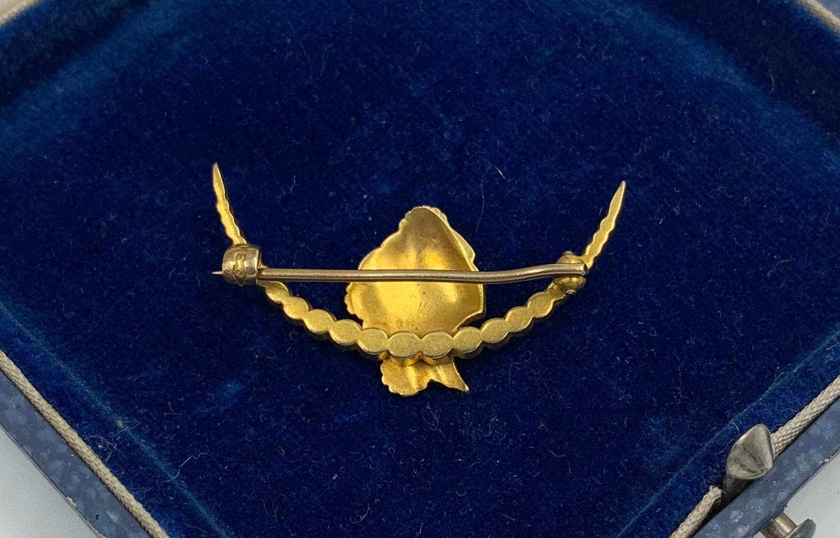 Jugendstil Jungfrau Perle Blume Brosche Pin 14 Karat Gold Perle Halbmond im Angebot 5