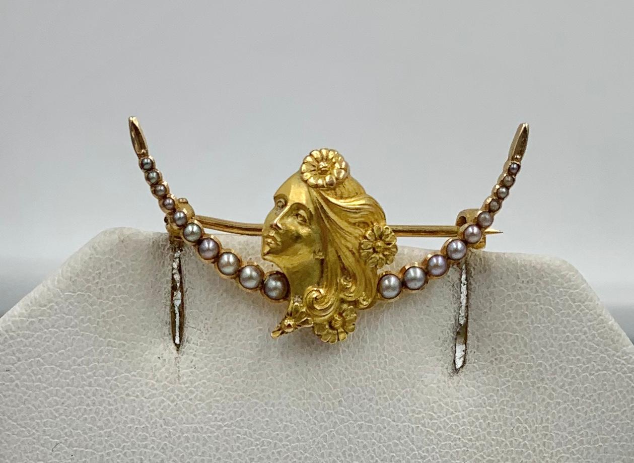 Jugendstil Jungfrau Perle Blume Brosche Pin 14 Karat Gold Perle Halbmond Damen im Angebot