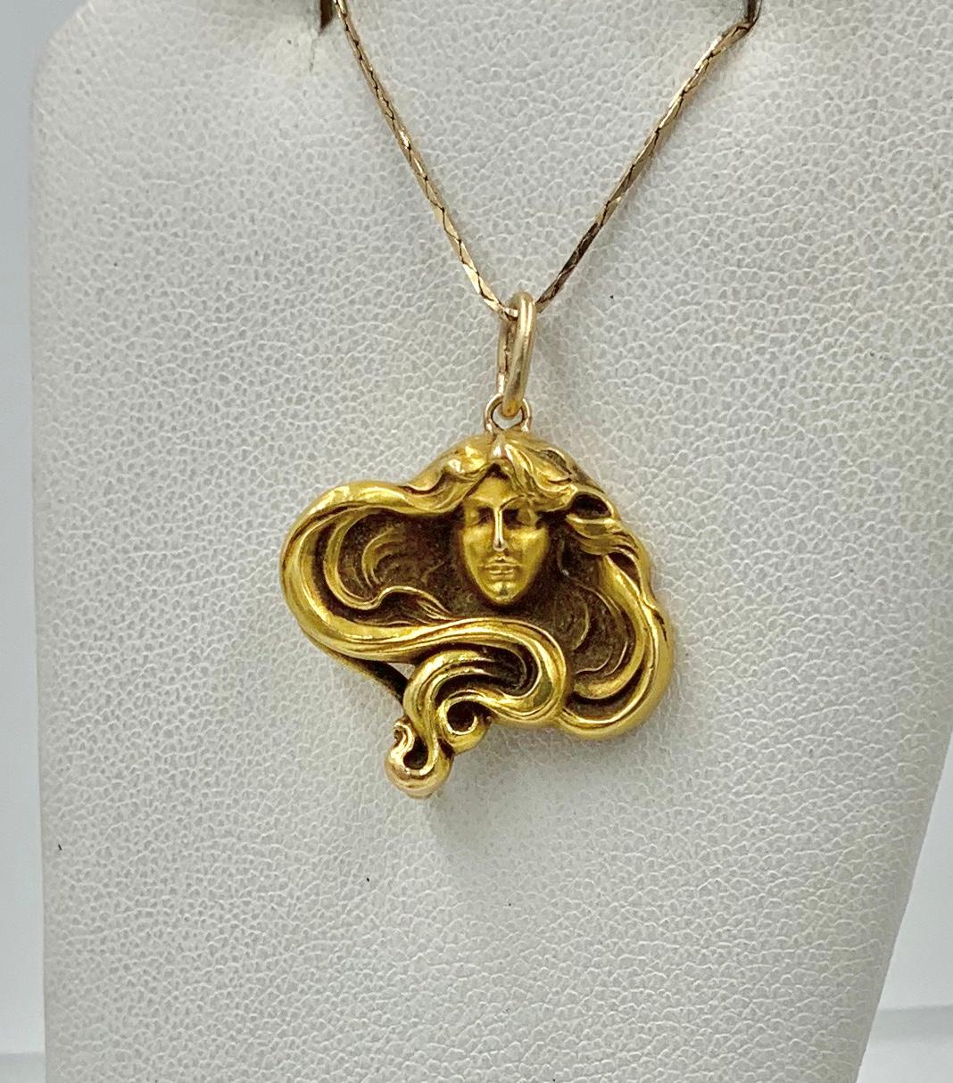 Jugendstil Jungfrau Frau Anhänger Halskette 14 Karat Gold Fließendes Haar (Art nouveau)