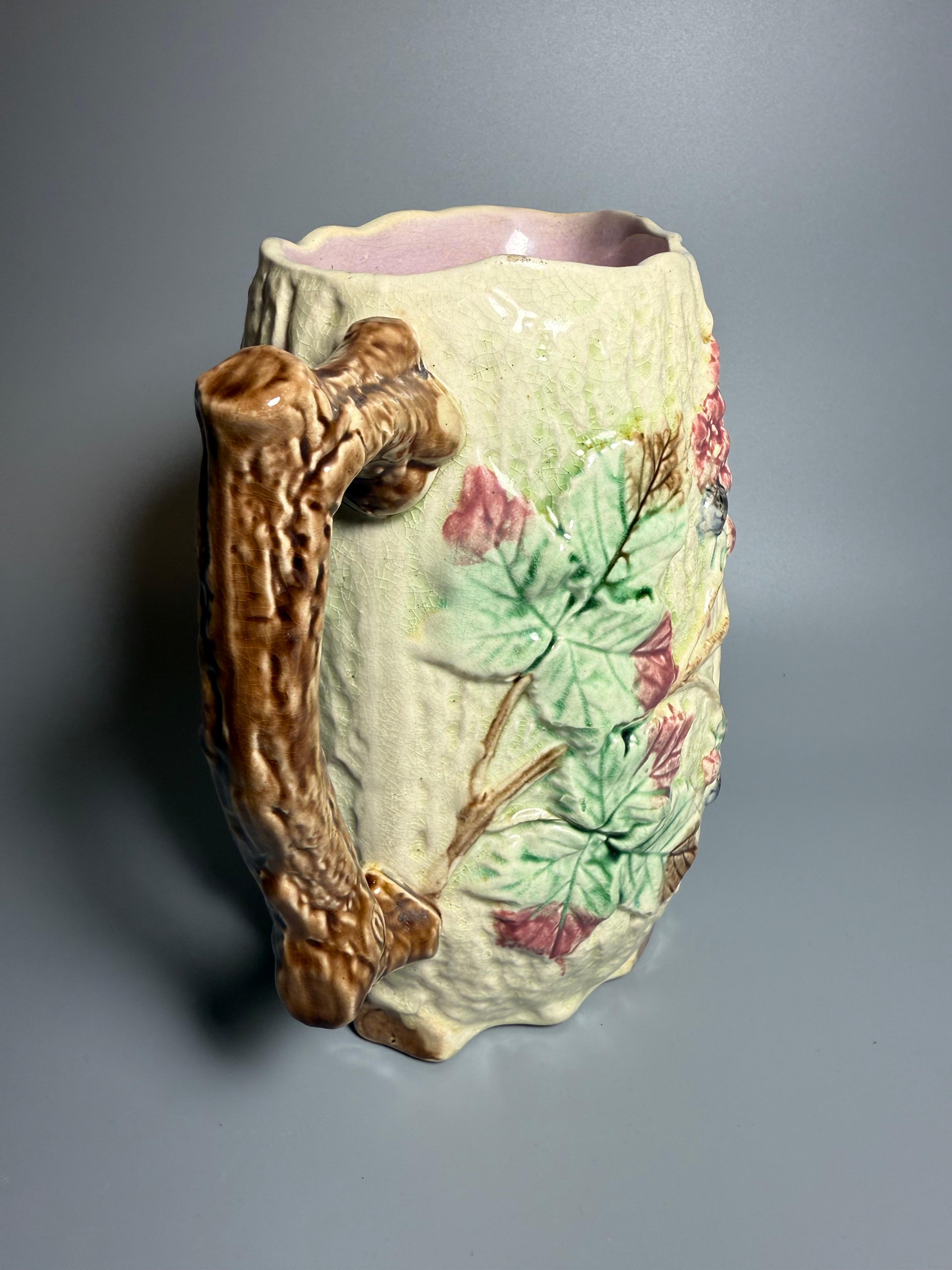 Inglese Maiolica Art Nouveau Una Grande Brocca Inghilterra in vendita