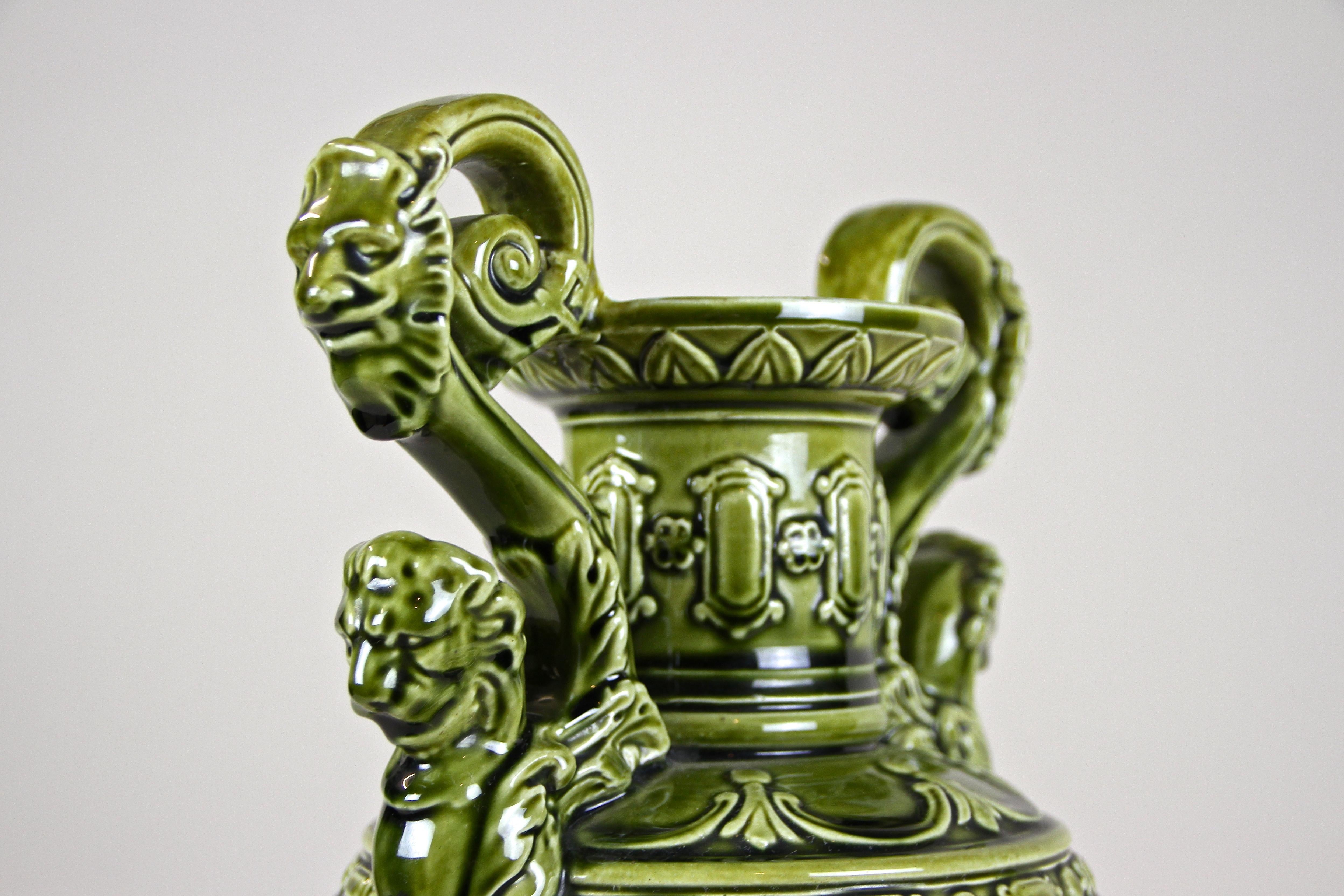 Vase Amphora en majolique Art Nouveau de Schuetz Cilli, vers 1900 3