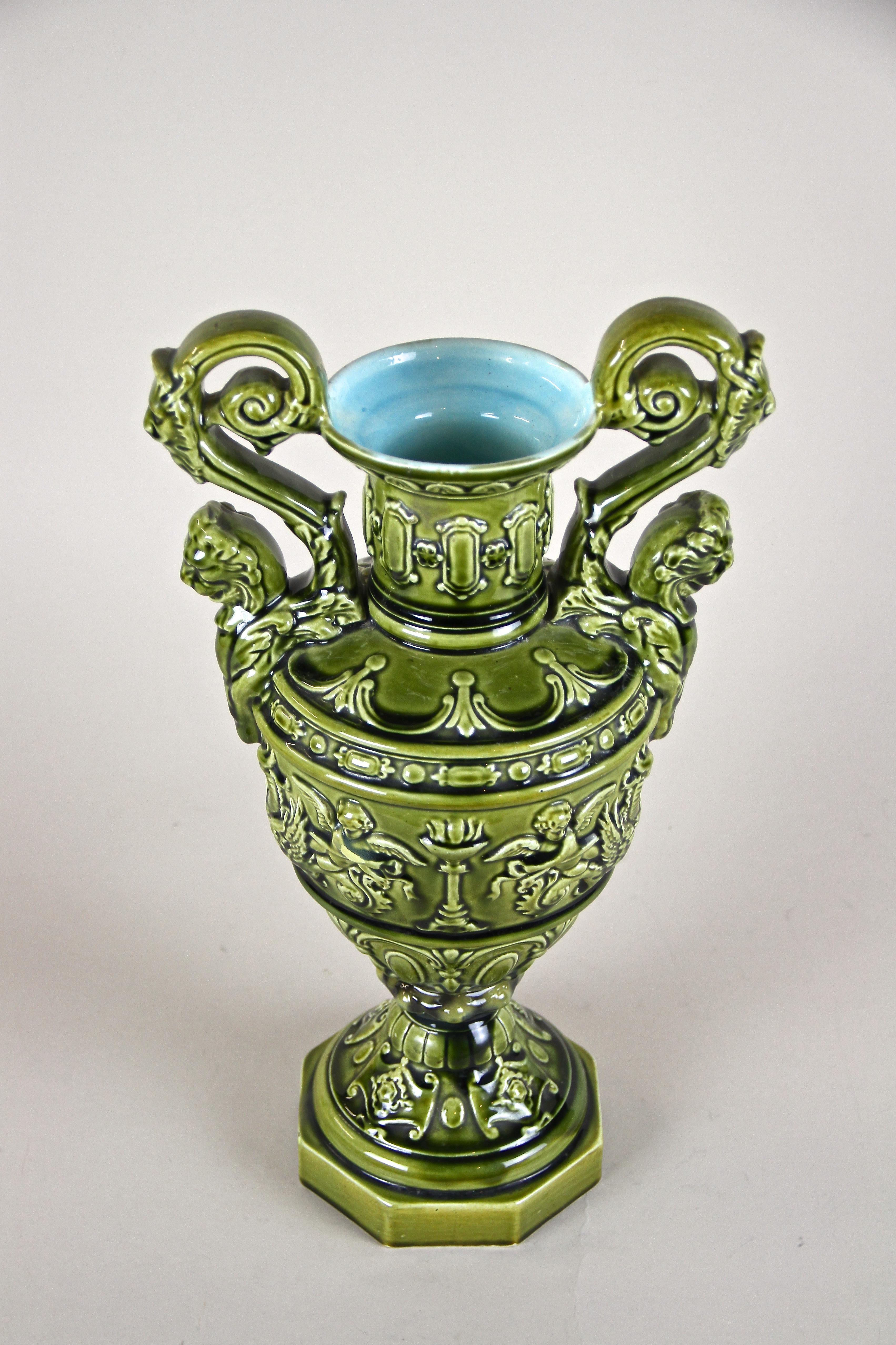 Majolique Vase Amphora en majolique Art Nouveau de Schuetz Cilli, vers 1900