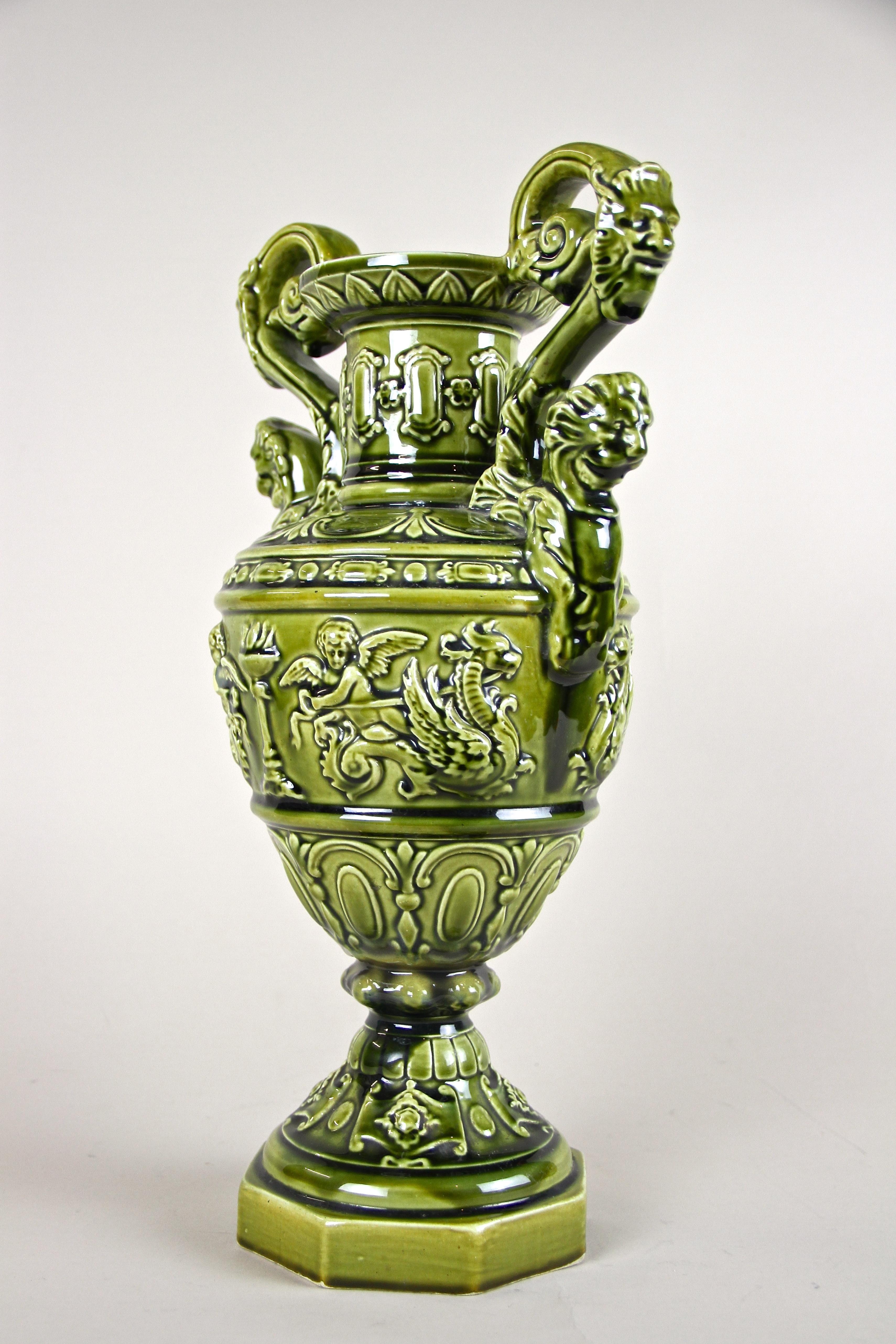 Vase Amphora en majolique Art Nouveau de Schuetz Cilli, vers 1900 1