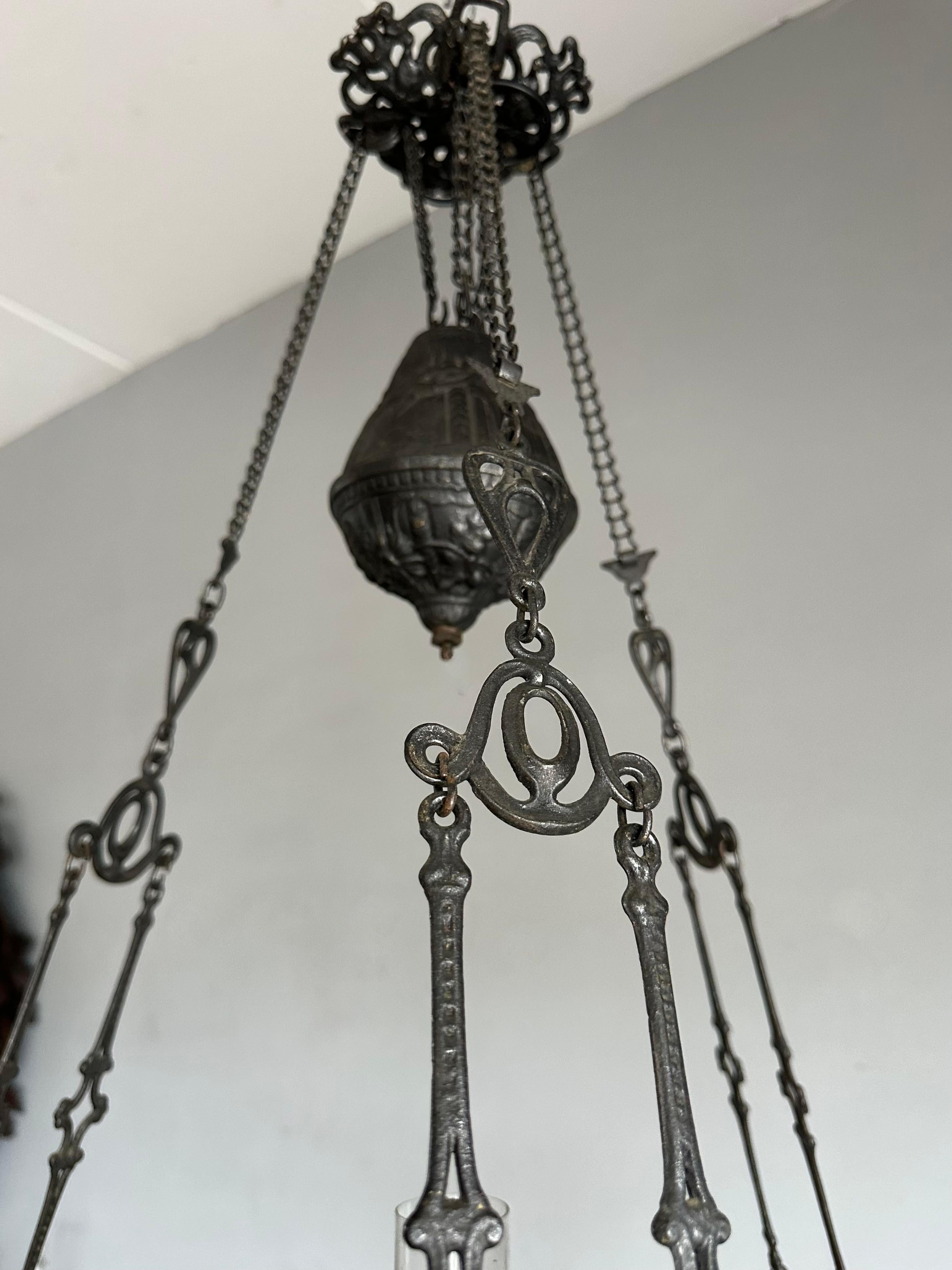 Lampe à huile réglable Art Nouveau Majolica et abat-jour en verre d'art Loetz en vente 8