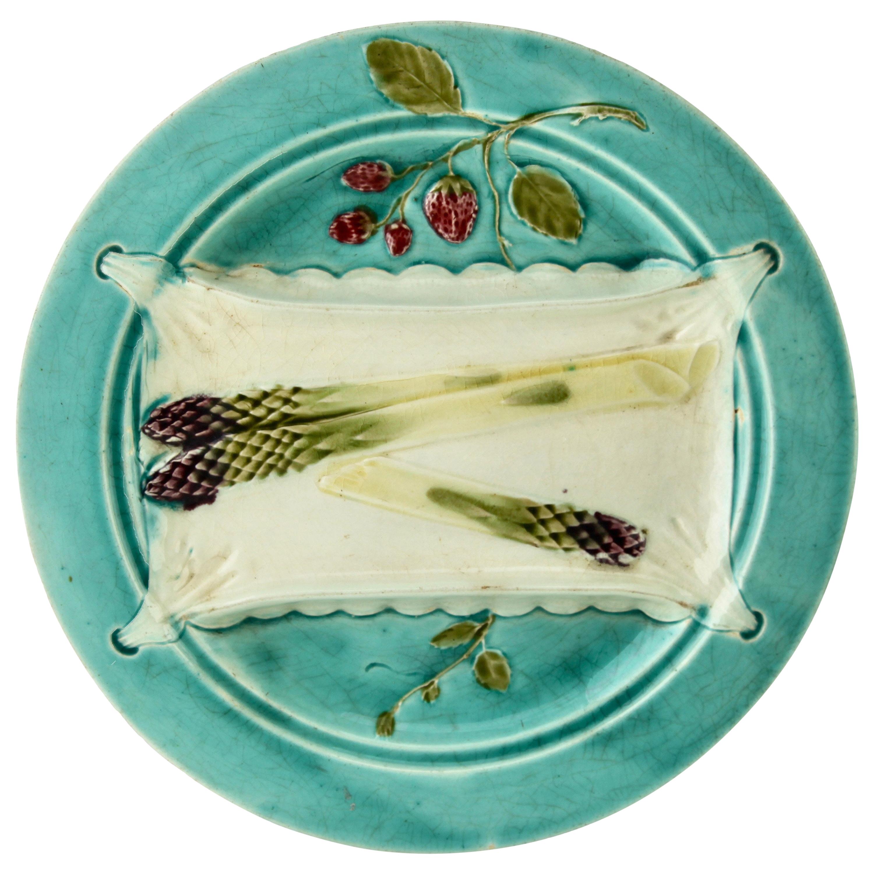Ensemble de 3 assiettes en majolique Art Nouveau à motif d'asperges en relief, années 1900