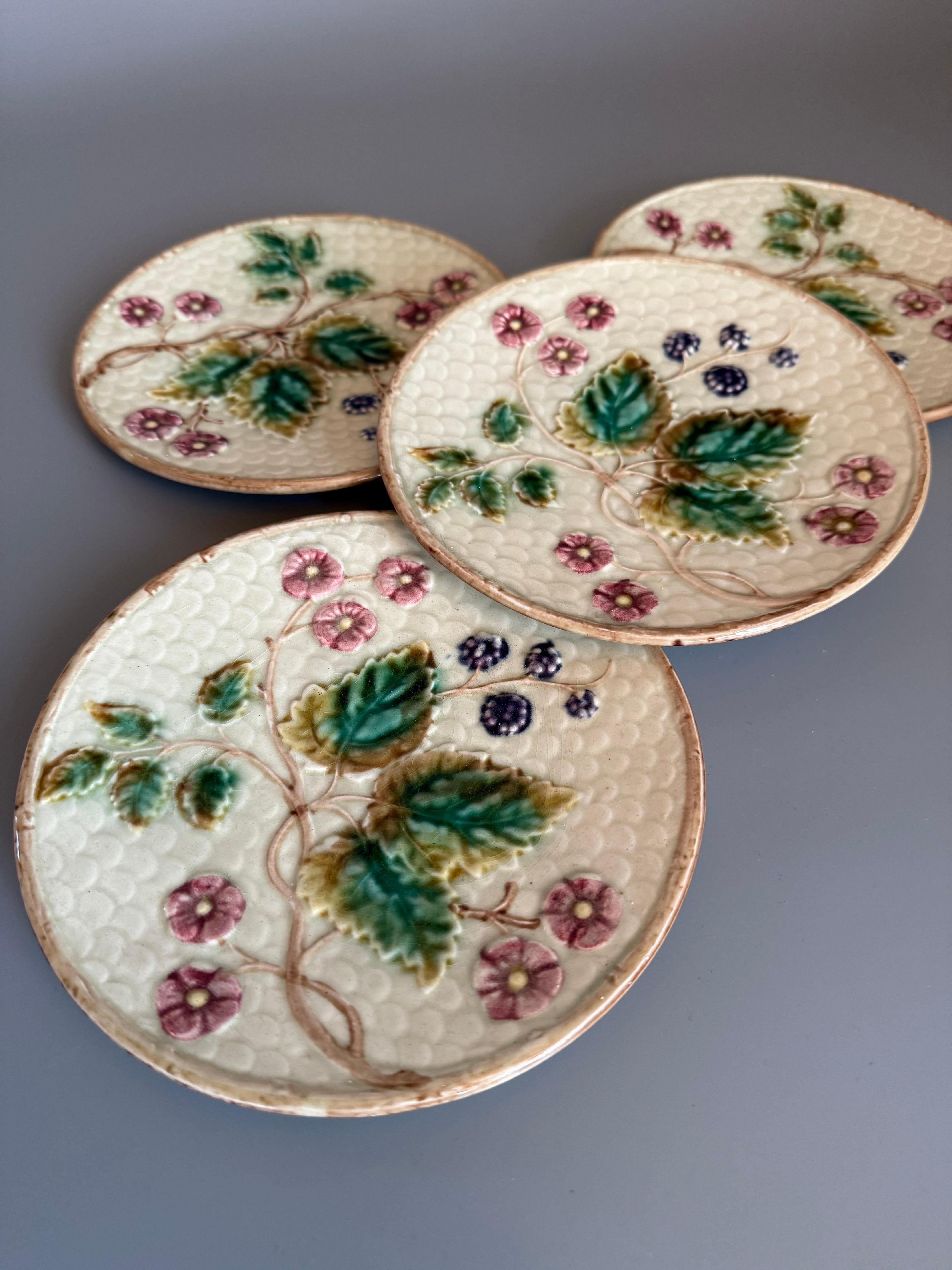 Jugendstil Majolika Brombeeren Vier Piates Rörstrand Schweden 1910 (Glasiert) im Angebot