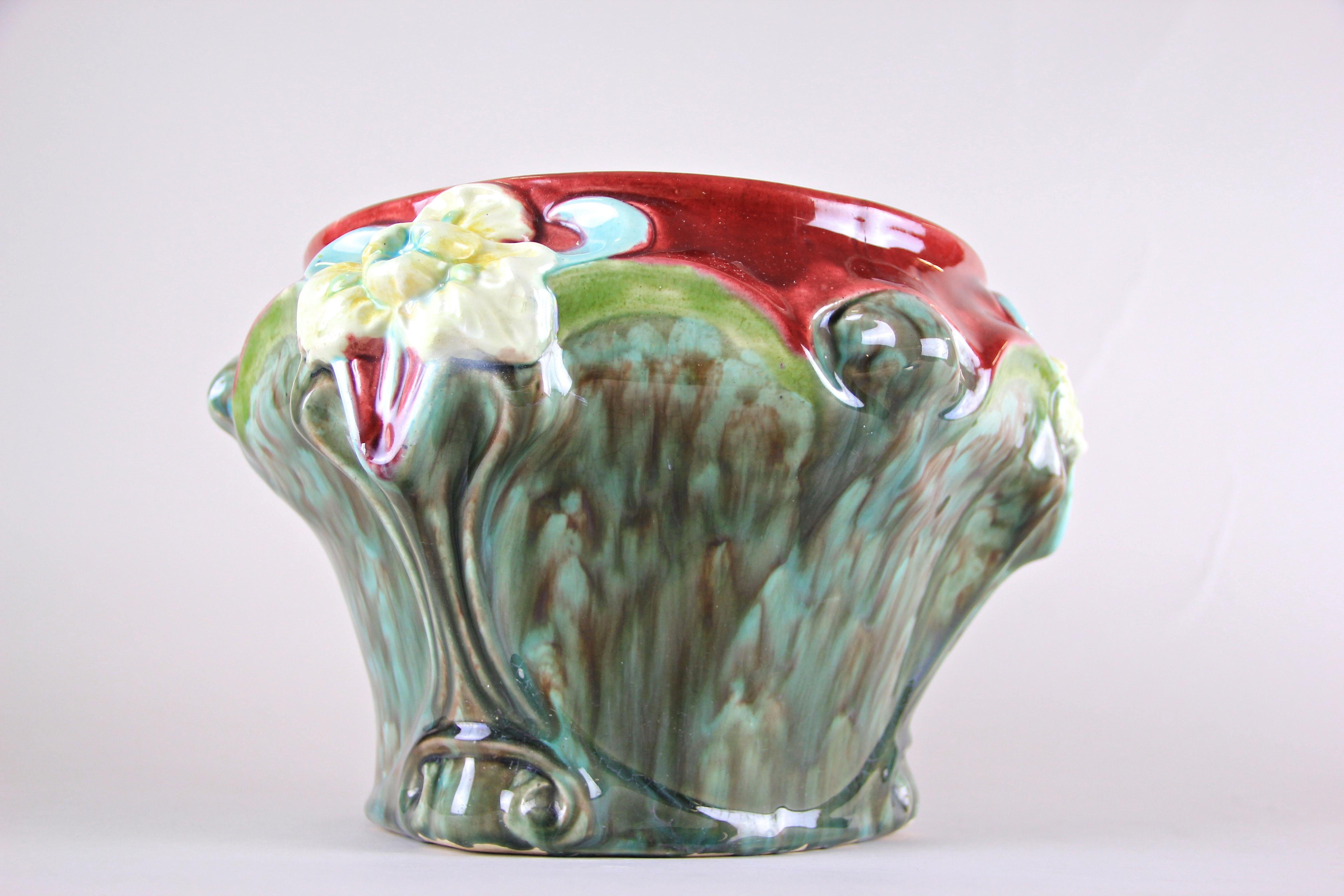 Art Nouveau Majolica Cachepot Hand-Painted, France, circa 1910 1