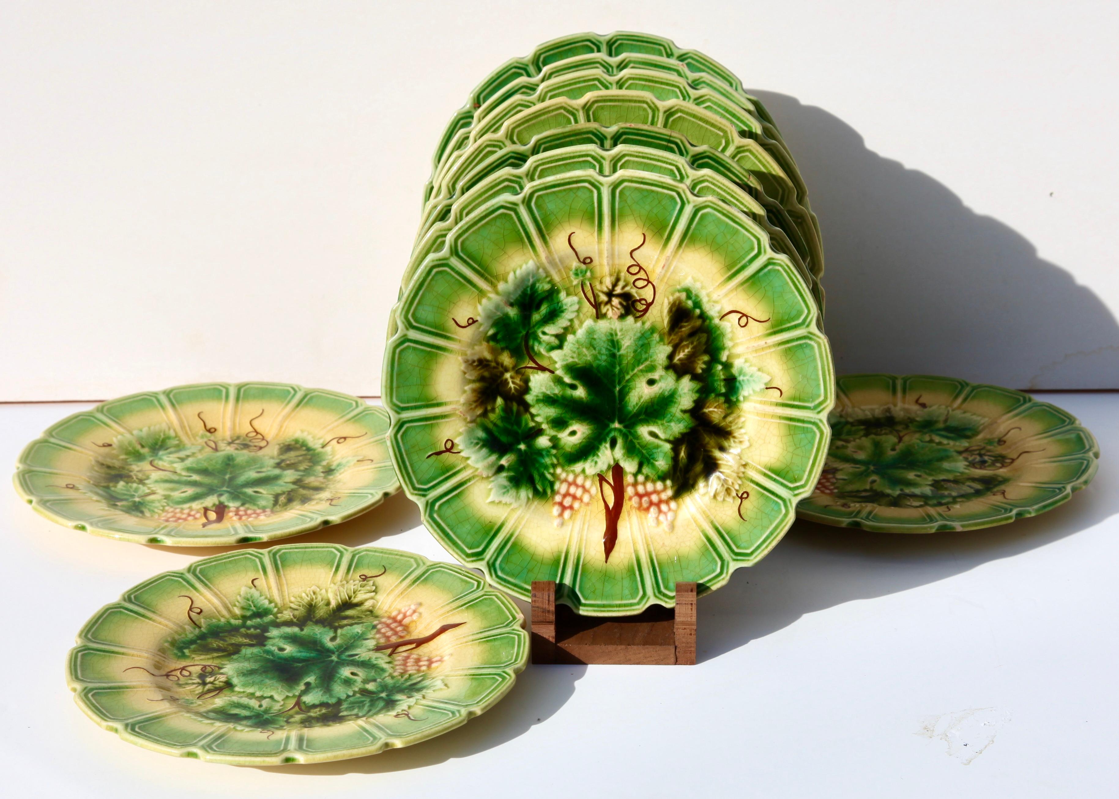 French Art Nouveau Majolica Grapes Pattern Set of 8 Plates Whit SARREGUEMINES Stamp