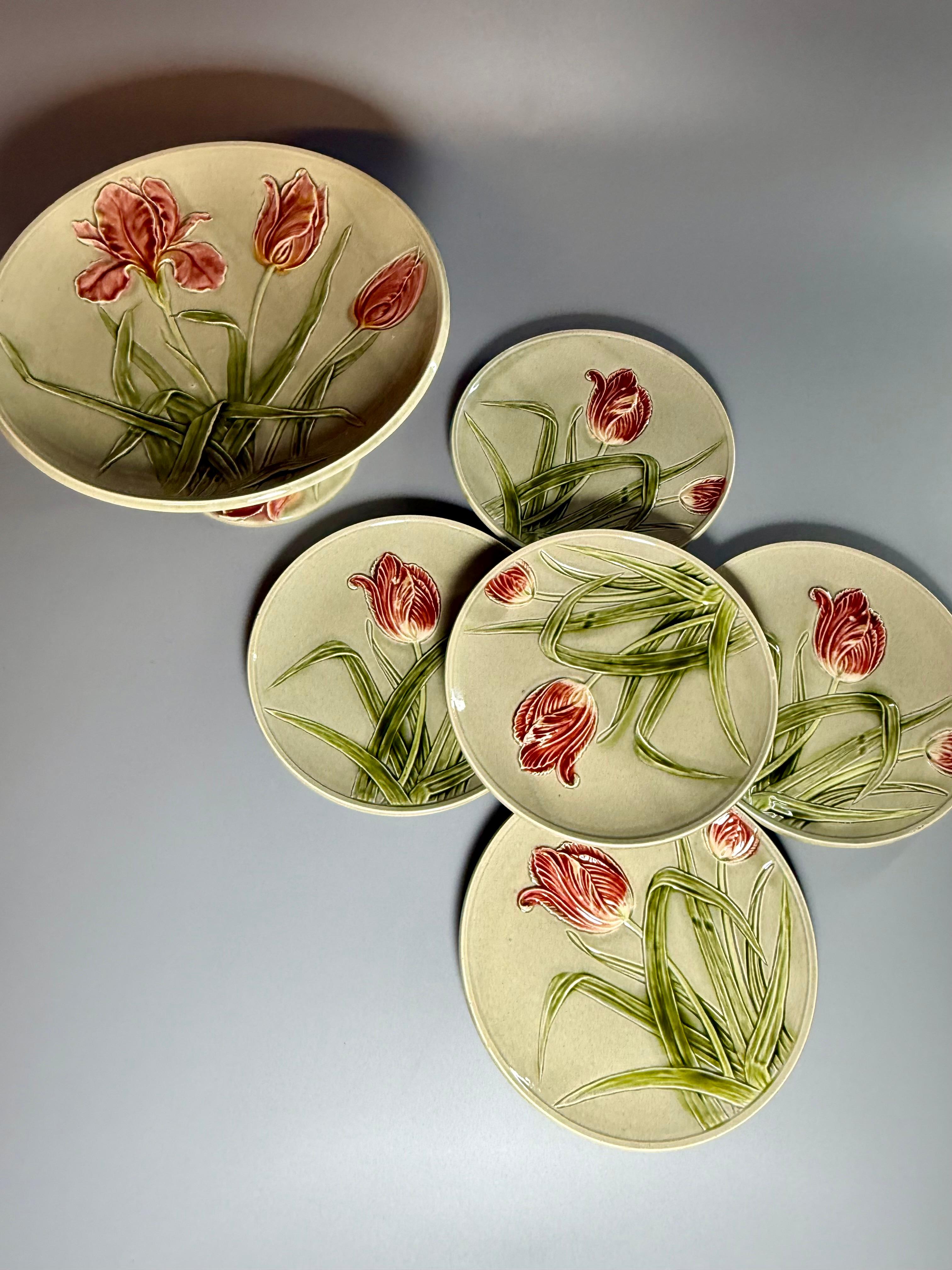 Art Nouveau Majolica Green Tulips One Centre piece Five Plates Germany For Sale 5