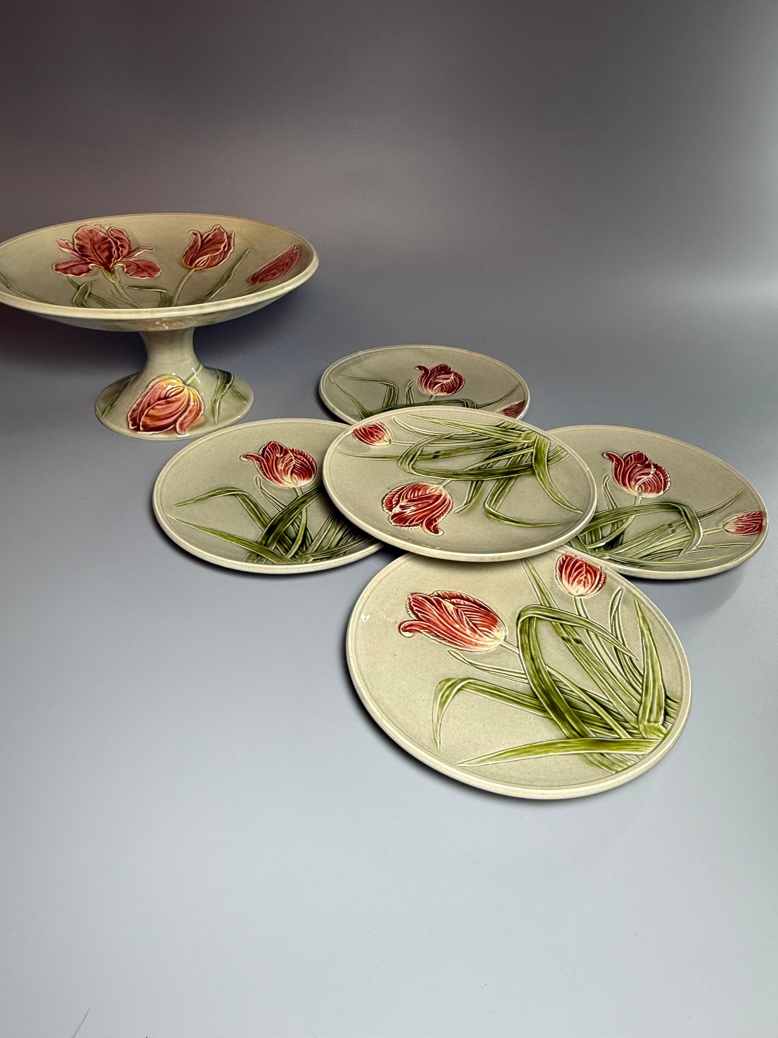 Art Nouveau Majolica Green Tulips One Centre piece Five Plates Germany For Sale 6