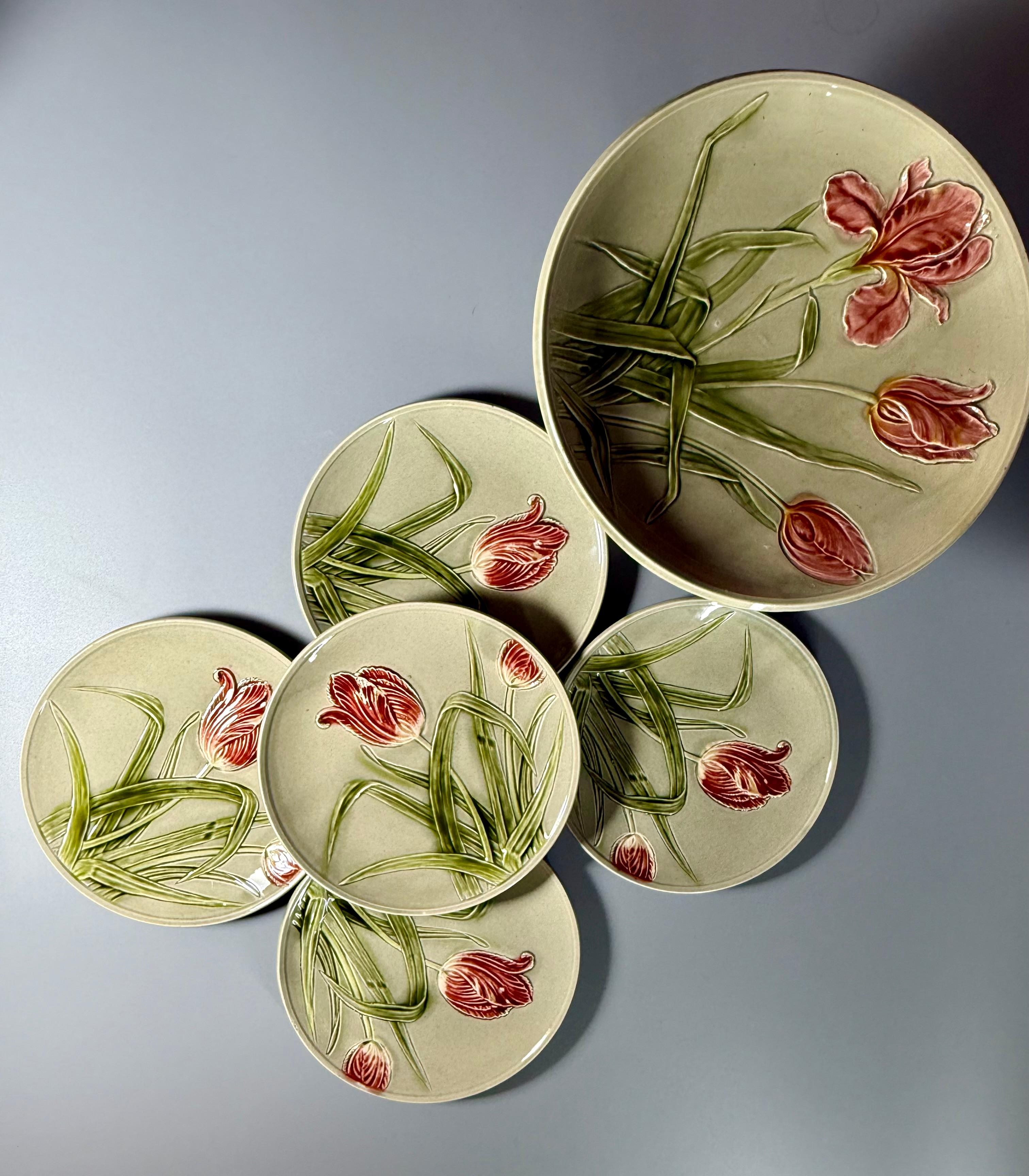 Art Nouveau Majolica Green Tulips One Centre piece Five Plates Germany For Sale 7