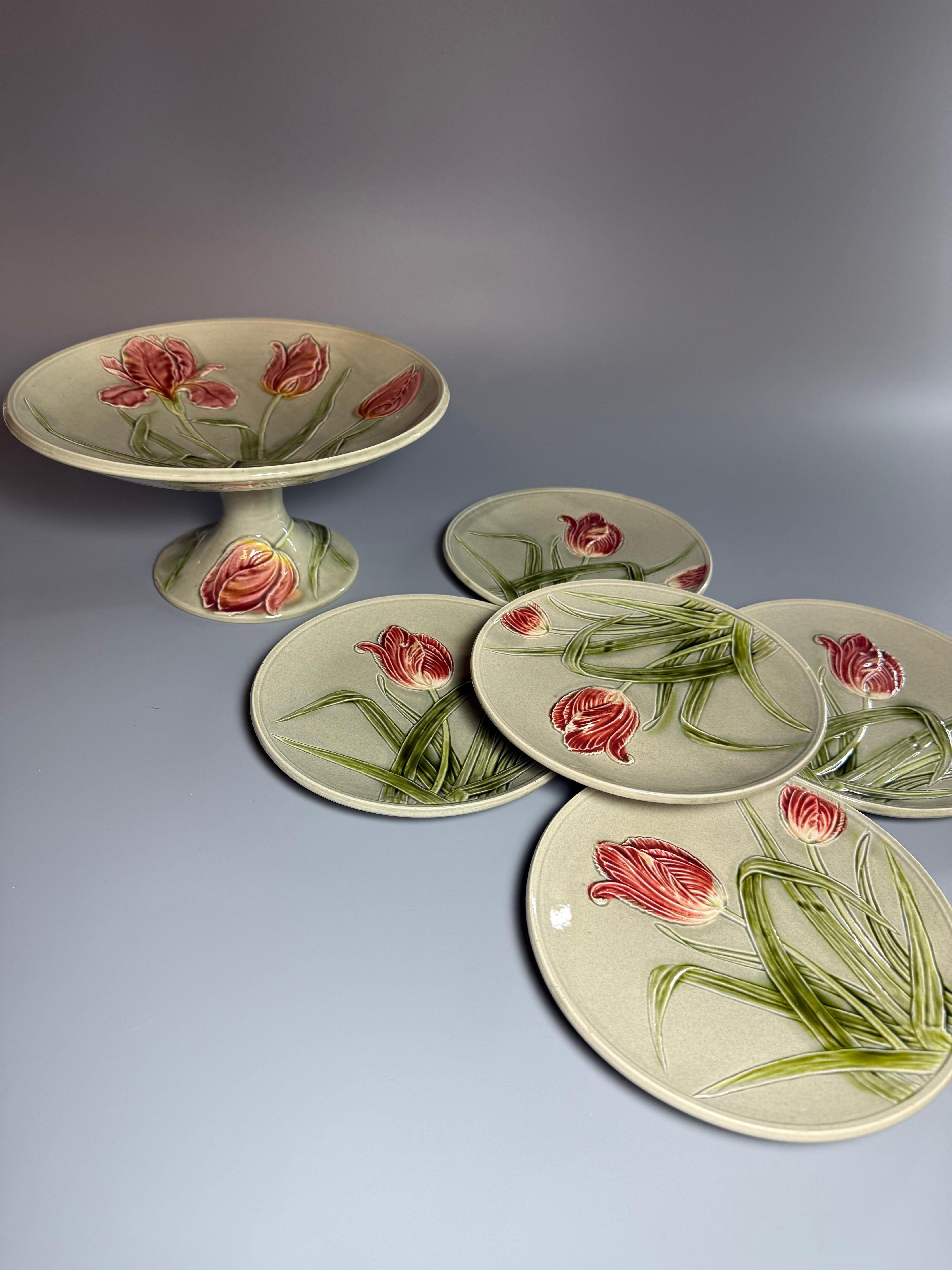 Art Nouveau Majolica Green Tulips One Centre piece Five Plates Germany For Sale 8