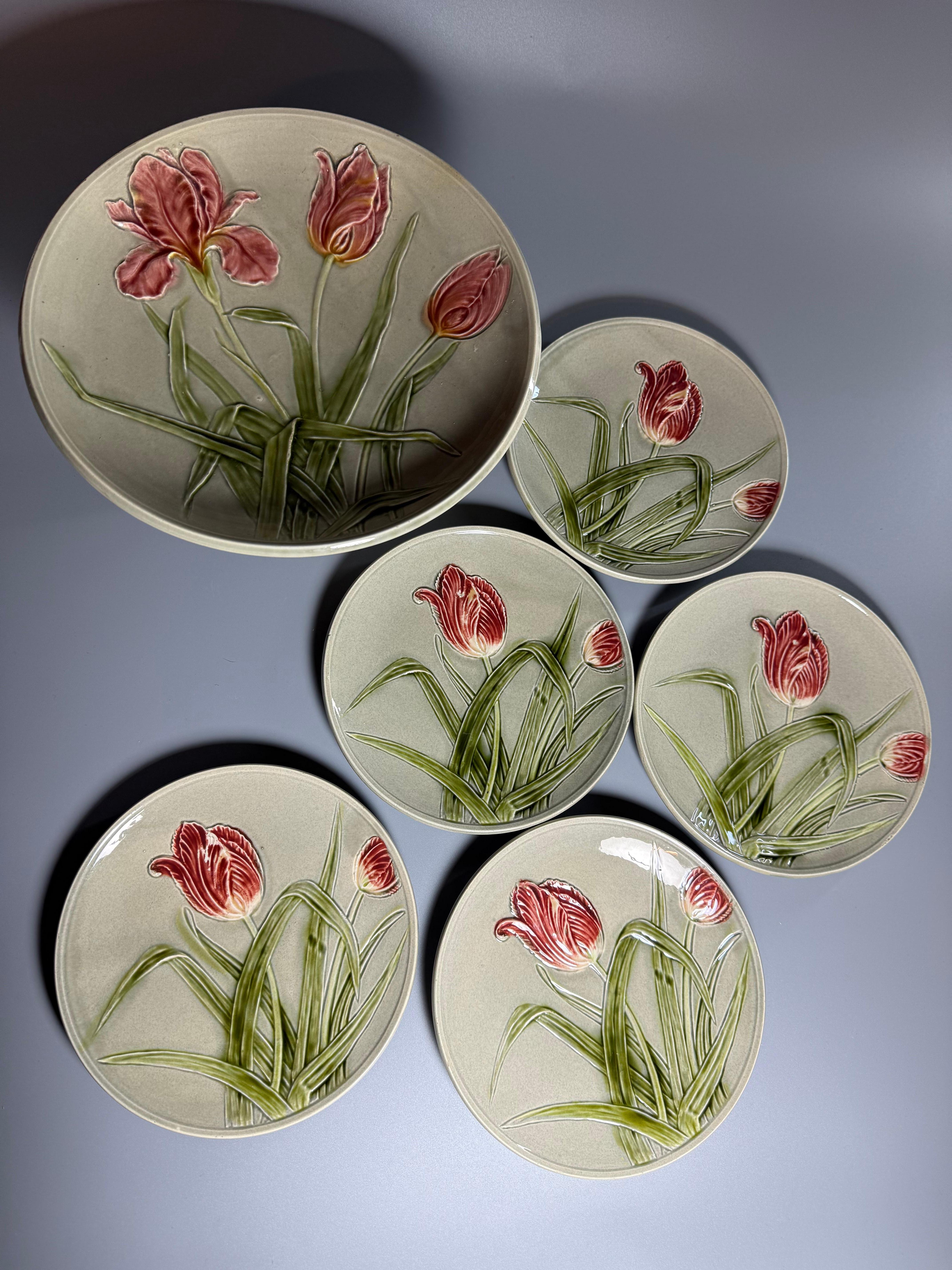 Art Nouveau Majolica Green Tulips One Centre piece Five Plates Germany For Sale 9