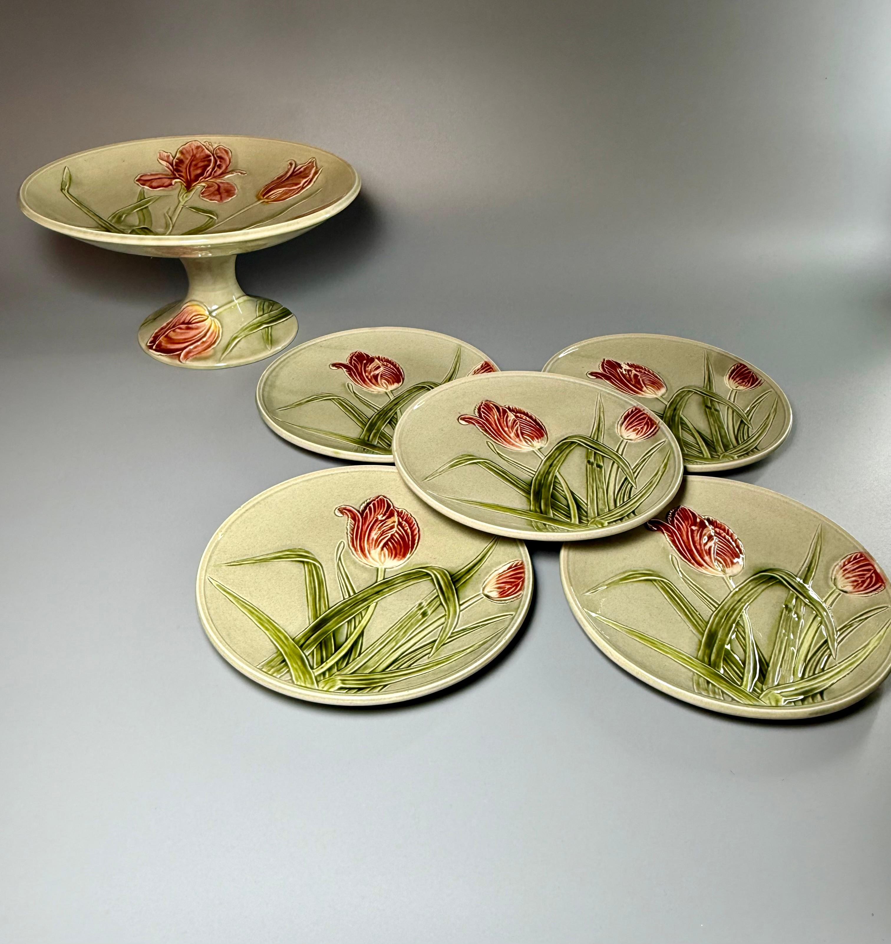 Glazed Art Nouveau Majolica Green Tulips One Centre piece Five Plates Germany For Sale