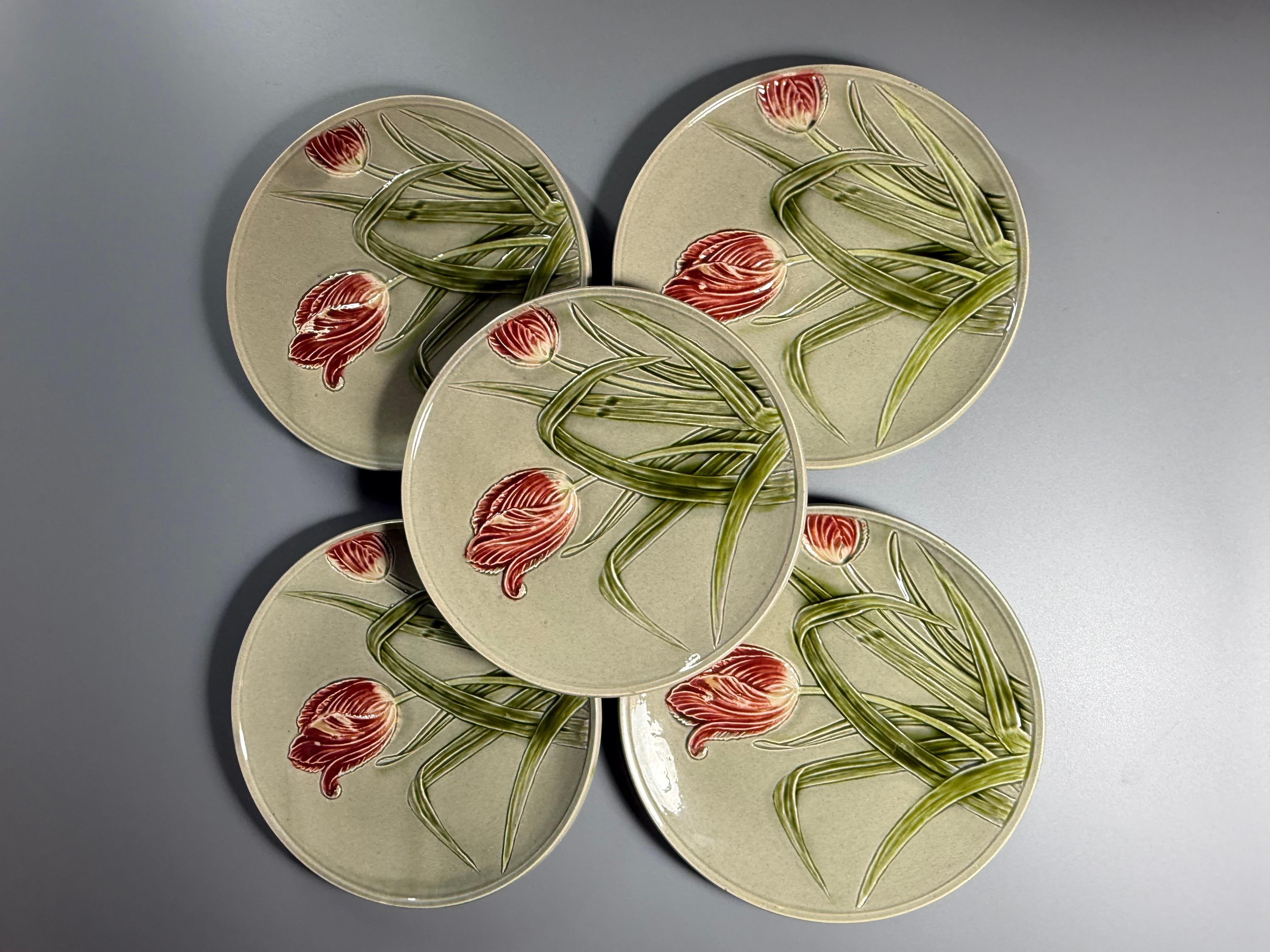 Art Nouveau Majolica Green Tulips One Centre piece Five Plates Germany For Sale 1