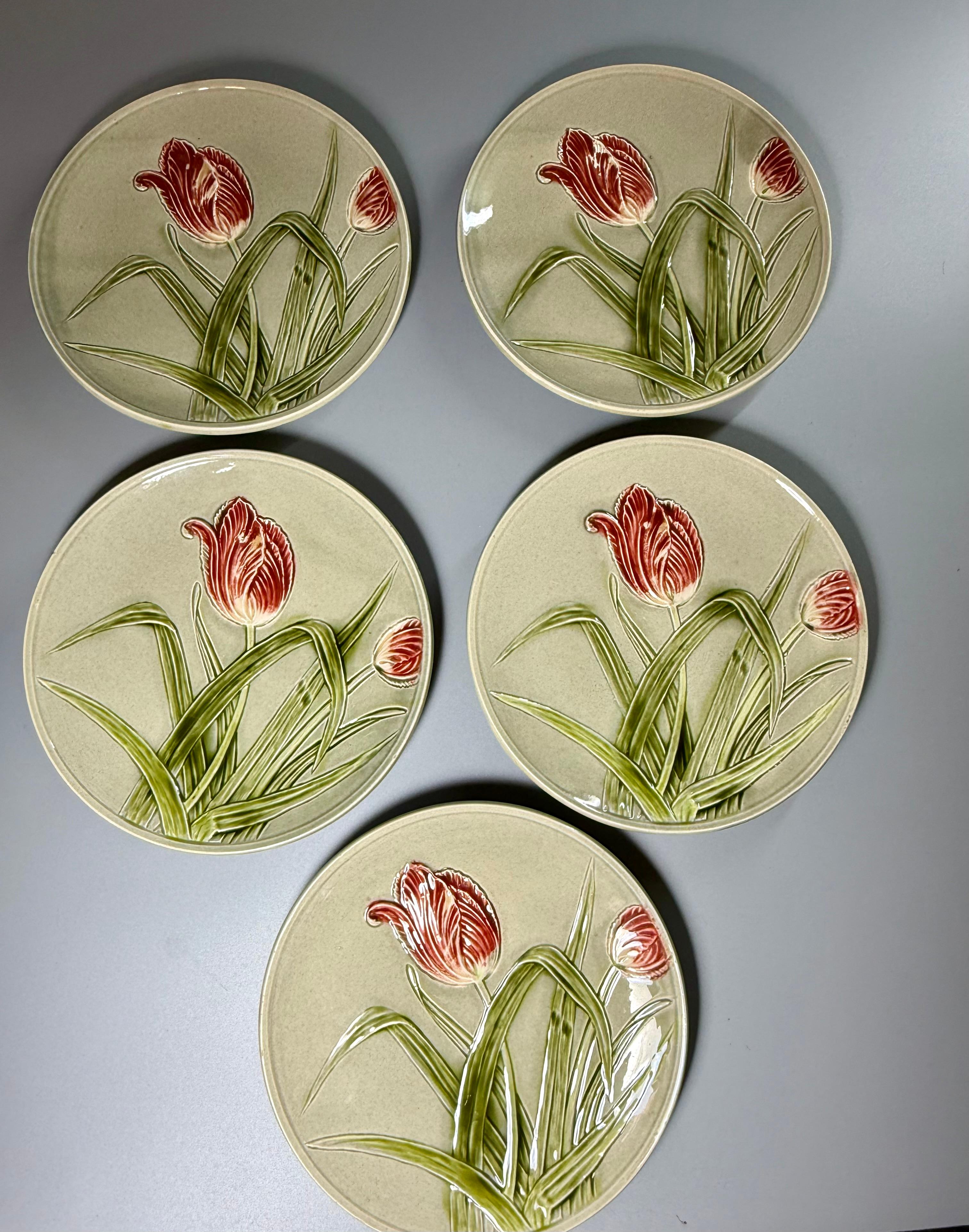 Art Nouveau Majolica Green Tulips One Centre piece Five Plates Germany For Sale 2