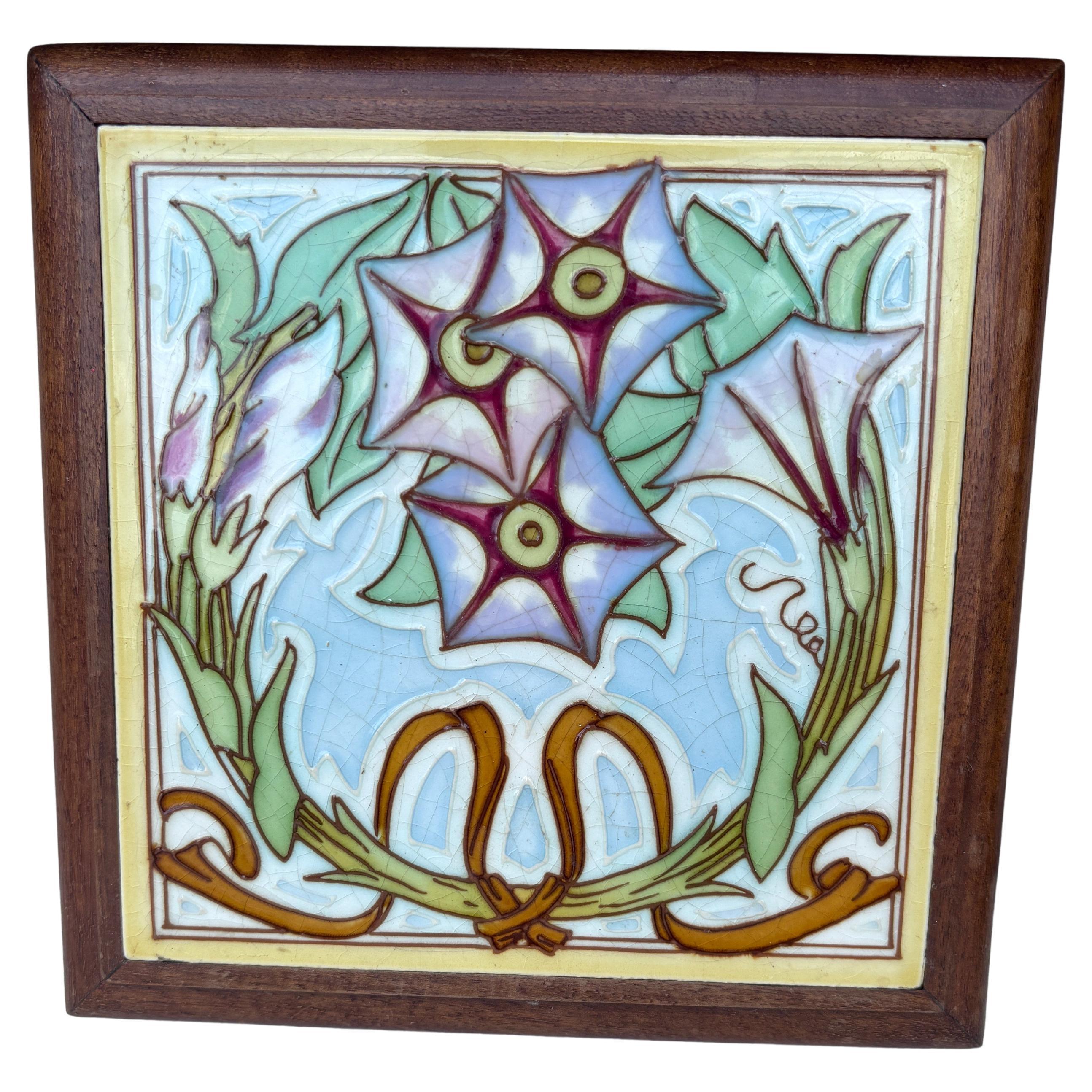Sottopentola in maiolica Art Nouveau Morning Glory Circa 1900 In condizioni buone in vendita a Austin, TX