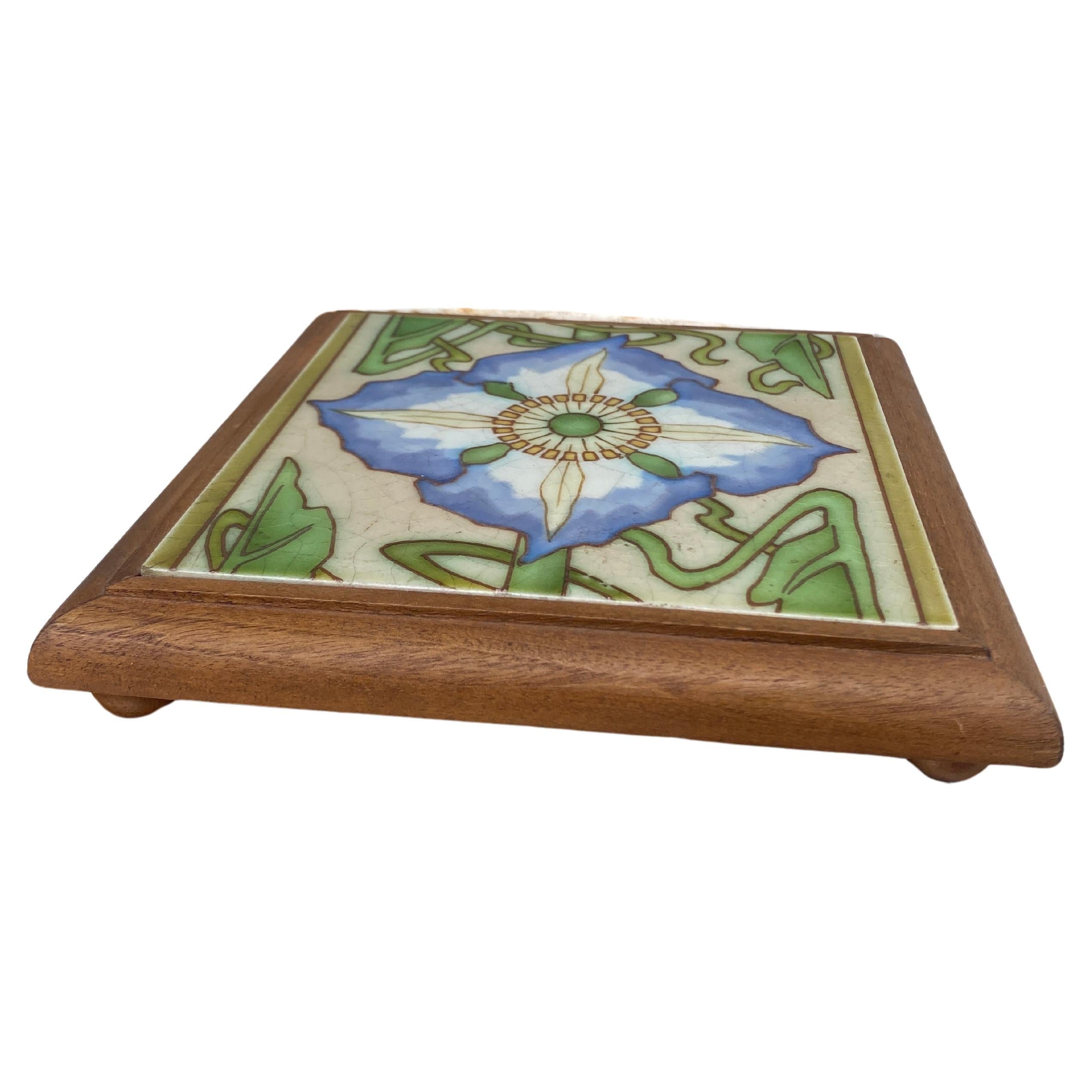 Salvamanteles de mayólica Art Nouveau Circa 1900 Francés en venta
