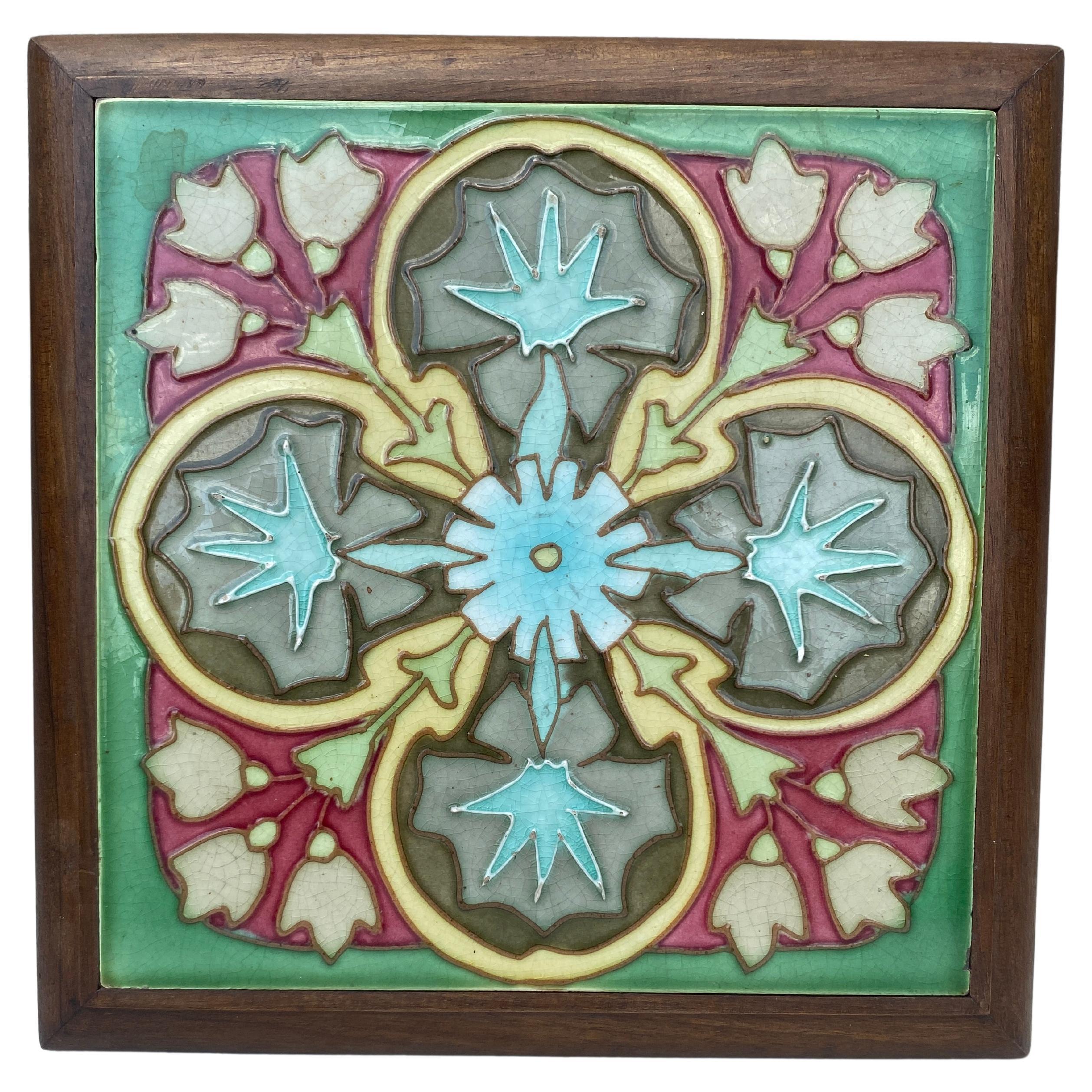Salvamanteles de mayólica Art Nouveau Circa 1900