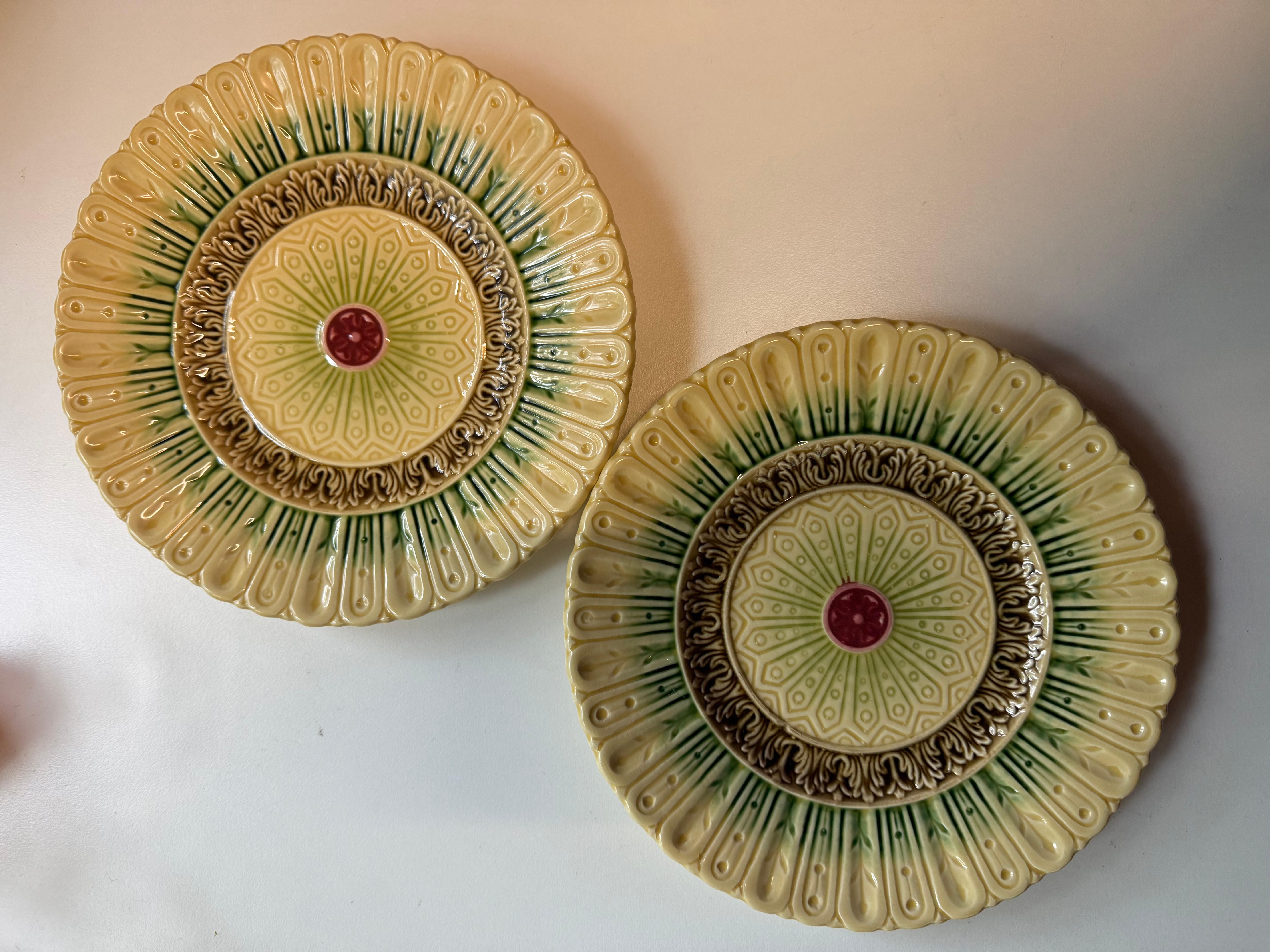 Art Nouveau Majolica
Germany 
20th Century 

Two beautiful majolica plates 
Geometry design with nature palette of colours

Items are in good vintage condition 

Please check carefully all photos 