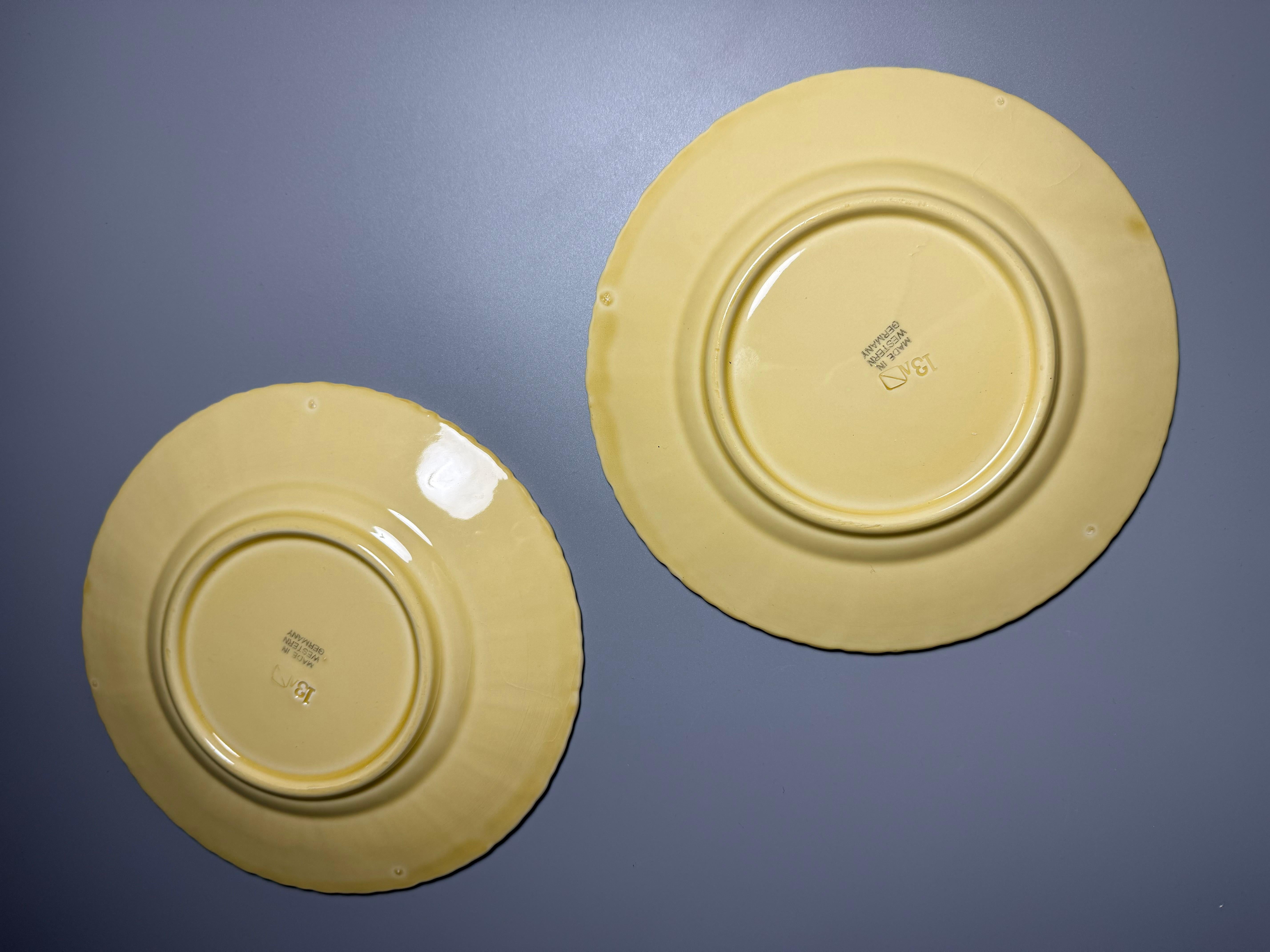 Due piatti in maiolica Art Nouveau Germania XX secolo in vendita 1