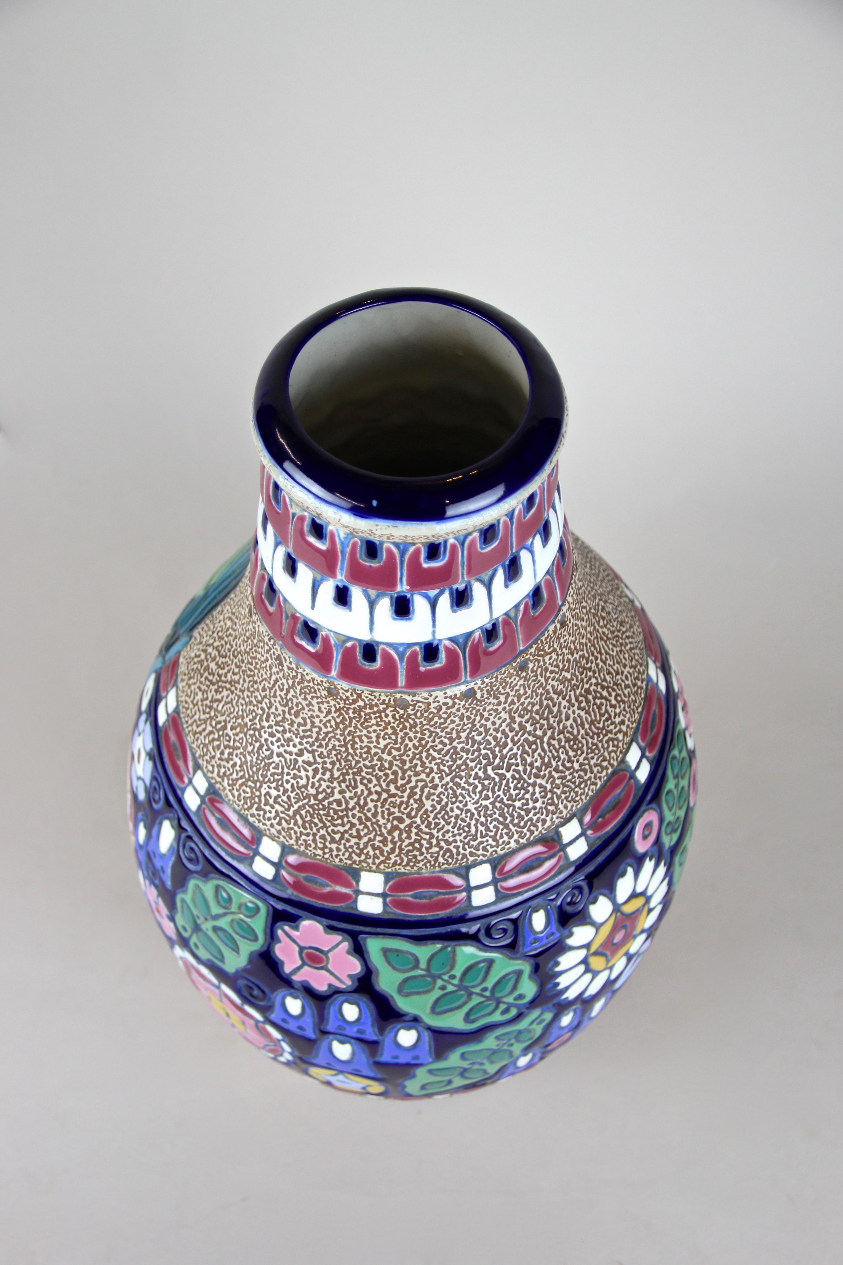 Art Nouveau Majolica Vase by Amphora Czechoslovakia, circa 1920 In Good Condition In Lichtenberg, AT