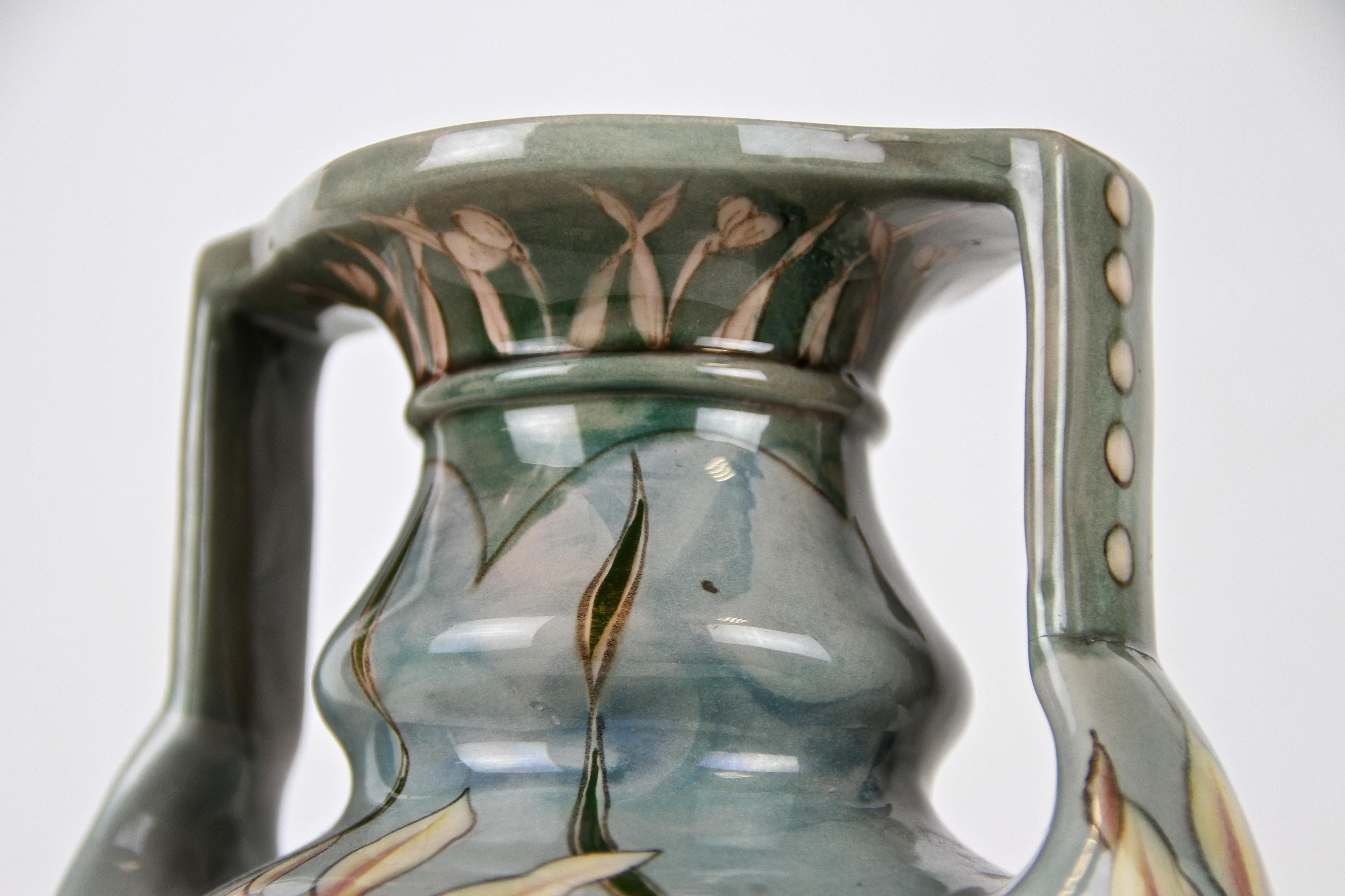 Art Nouveau Majolica Vase by Gerbing & Stephan, Bohemia circa 1910 For Sale 1