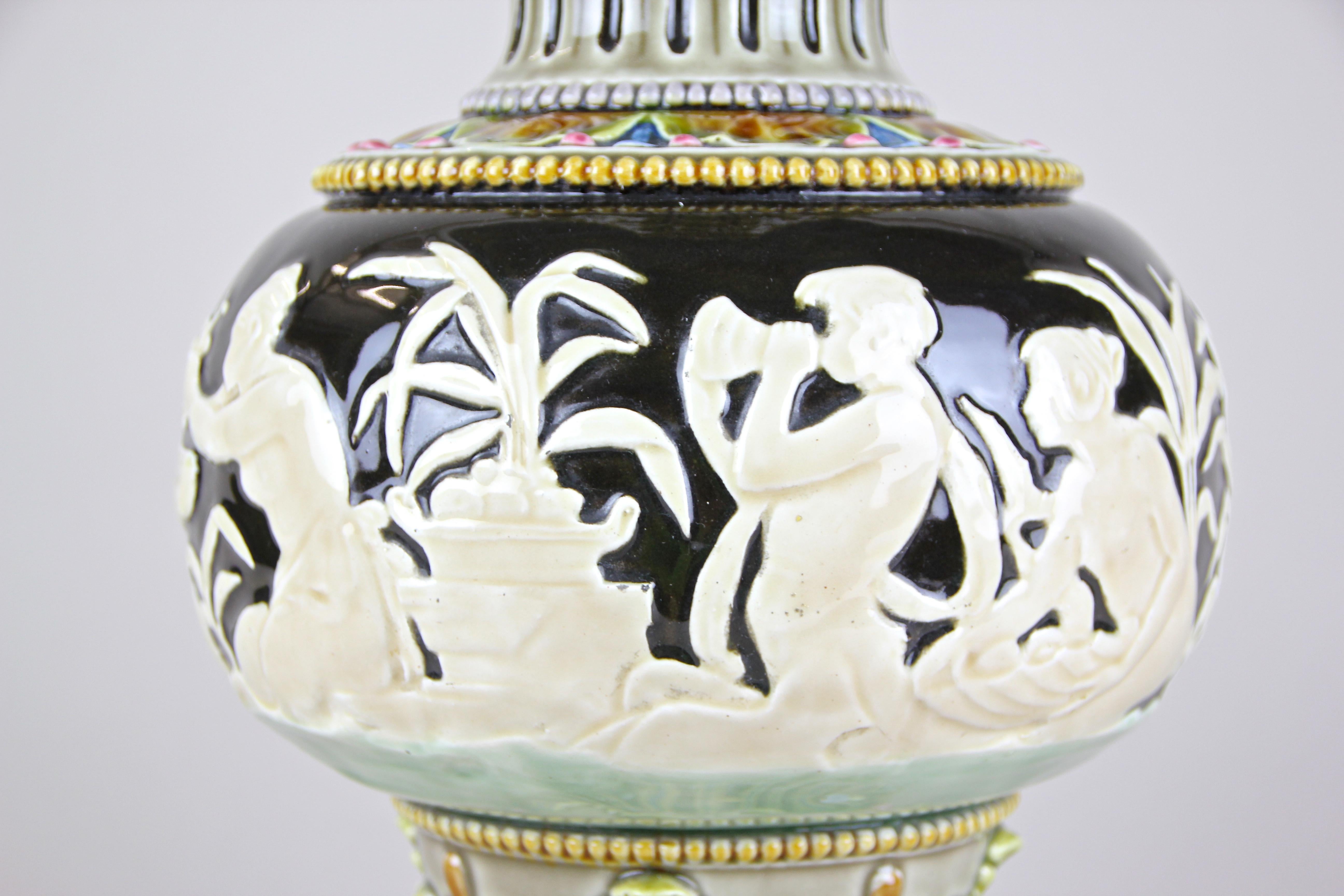 Art Nouveau Majolica Vase by Schuetz Blansko, CZ, circa 1900 In Good Condition In Lichtenberg, AT