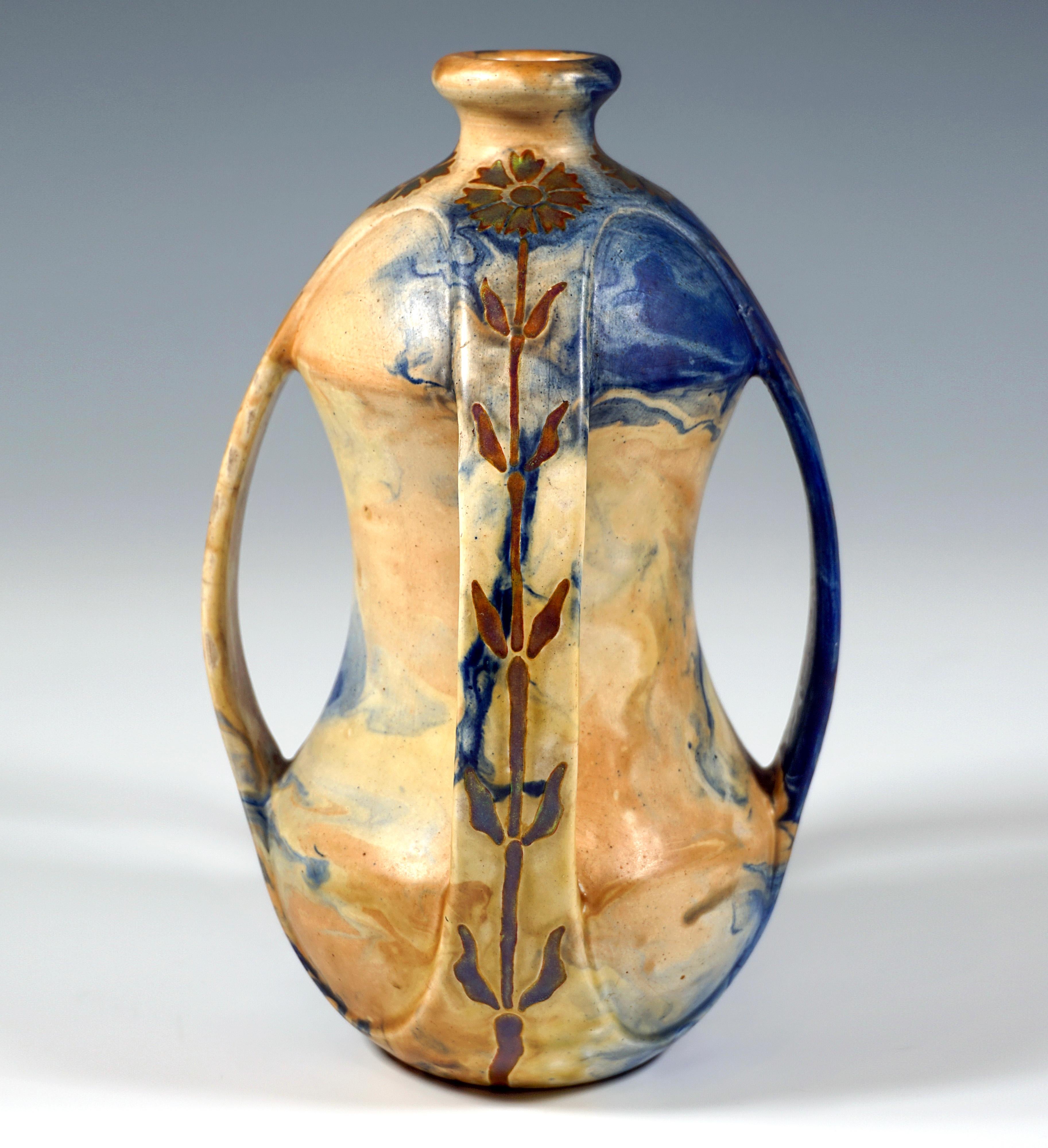 Vaso in maiolica Art Nouveau di Tádé Sikorski per Zsolnay, Pécs, Ungheria, ca. 1900 In condizioni buone a Vienna, AT