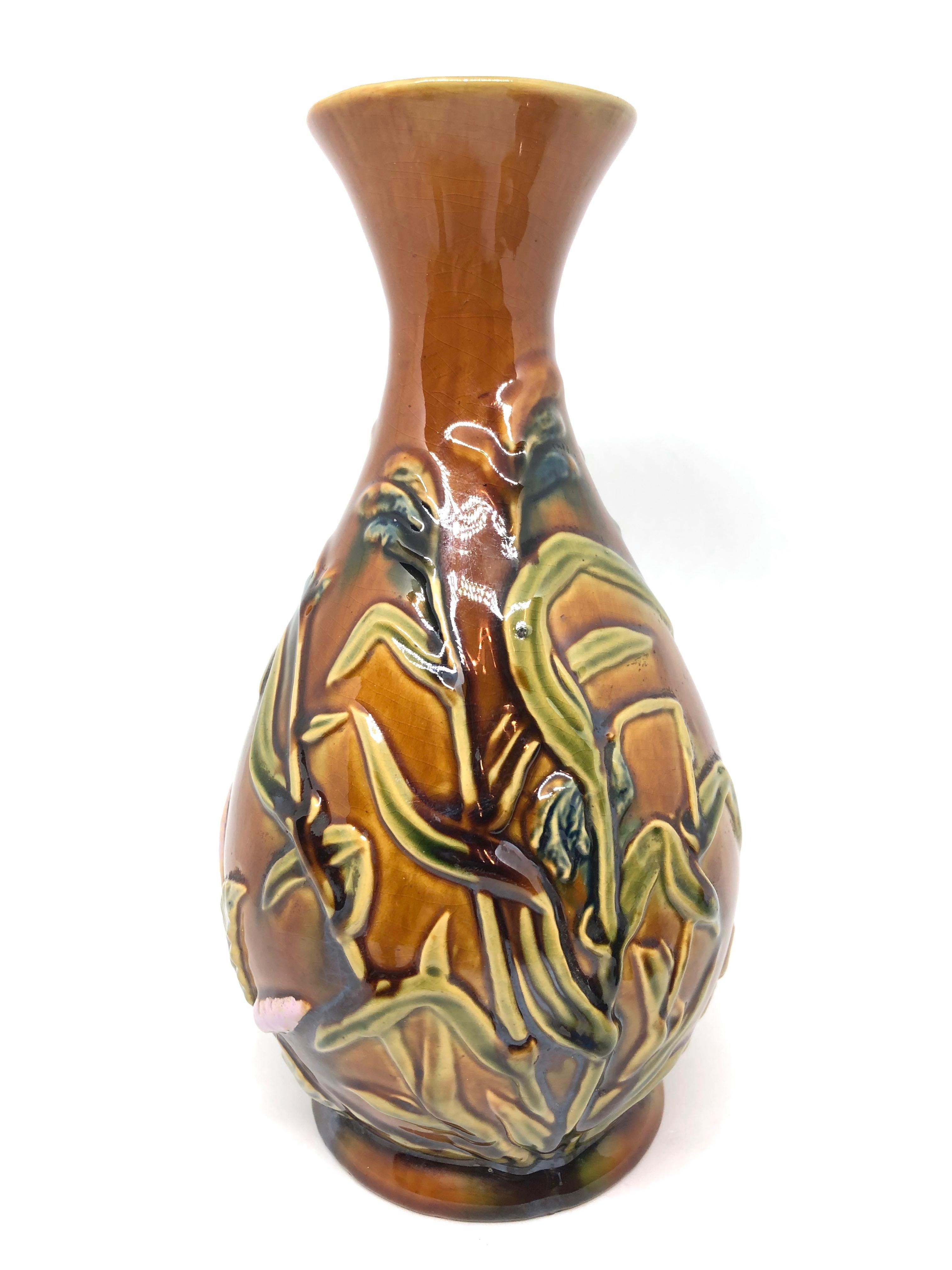 Art Nouveau Majolica Vase with Canebrake Reeds and a Duck, circa 1900 (Art nouveau)