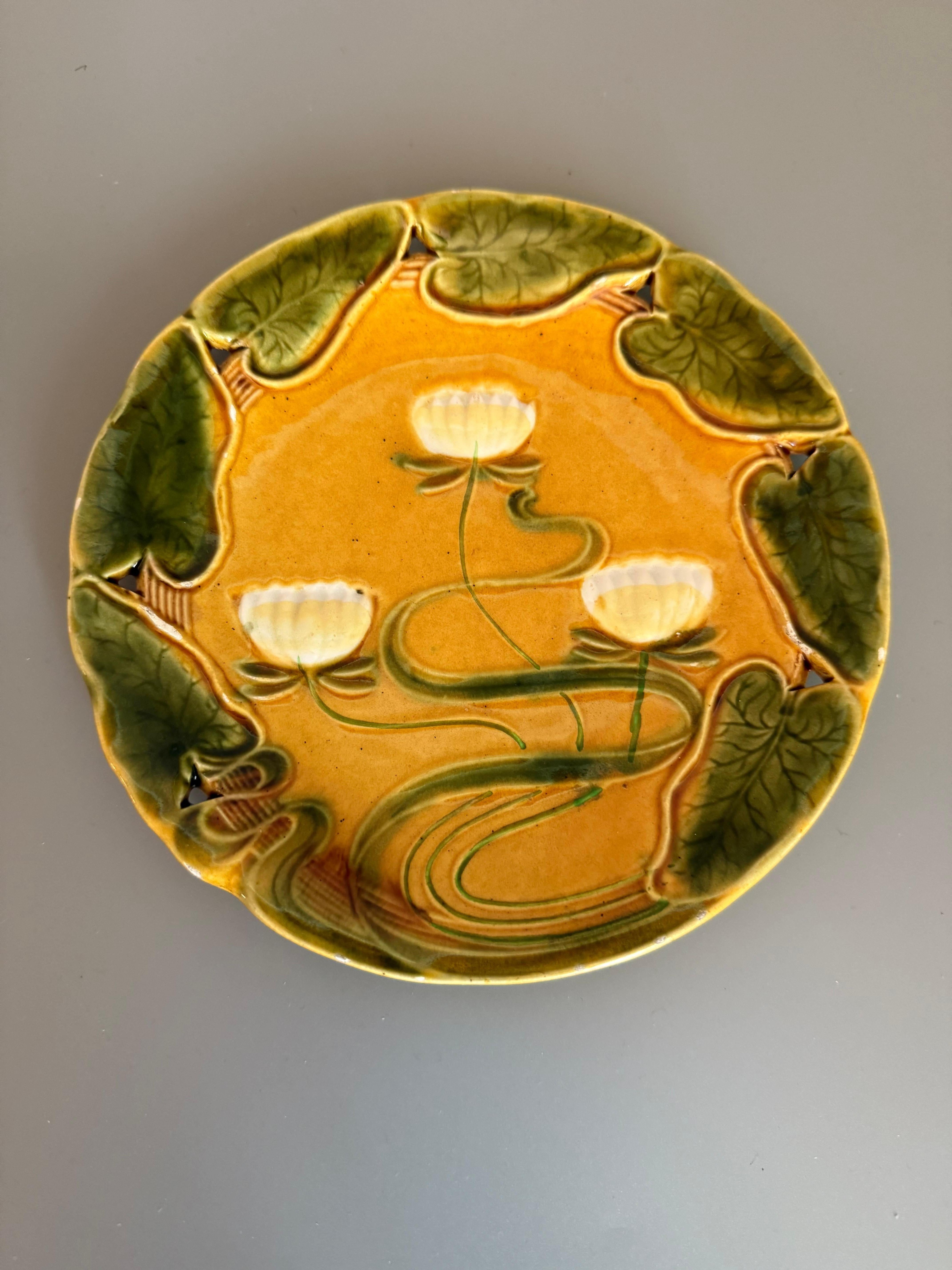 Art nouveau Art Nouveau Majolique Nénuphar Deux Assiettes Villeroy & Boch 1890 en vente