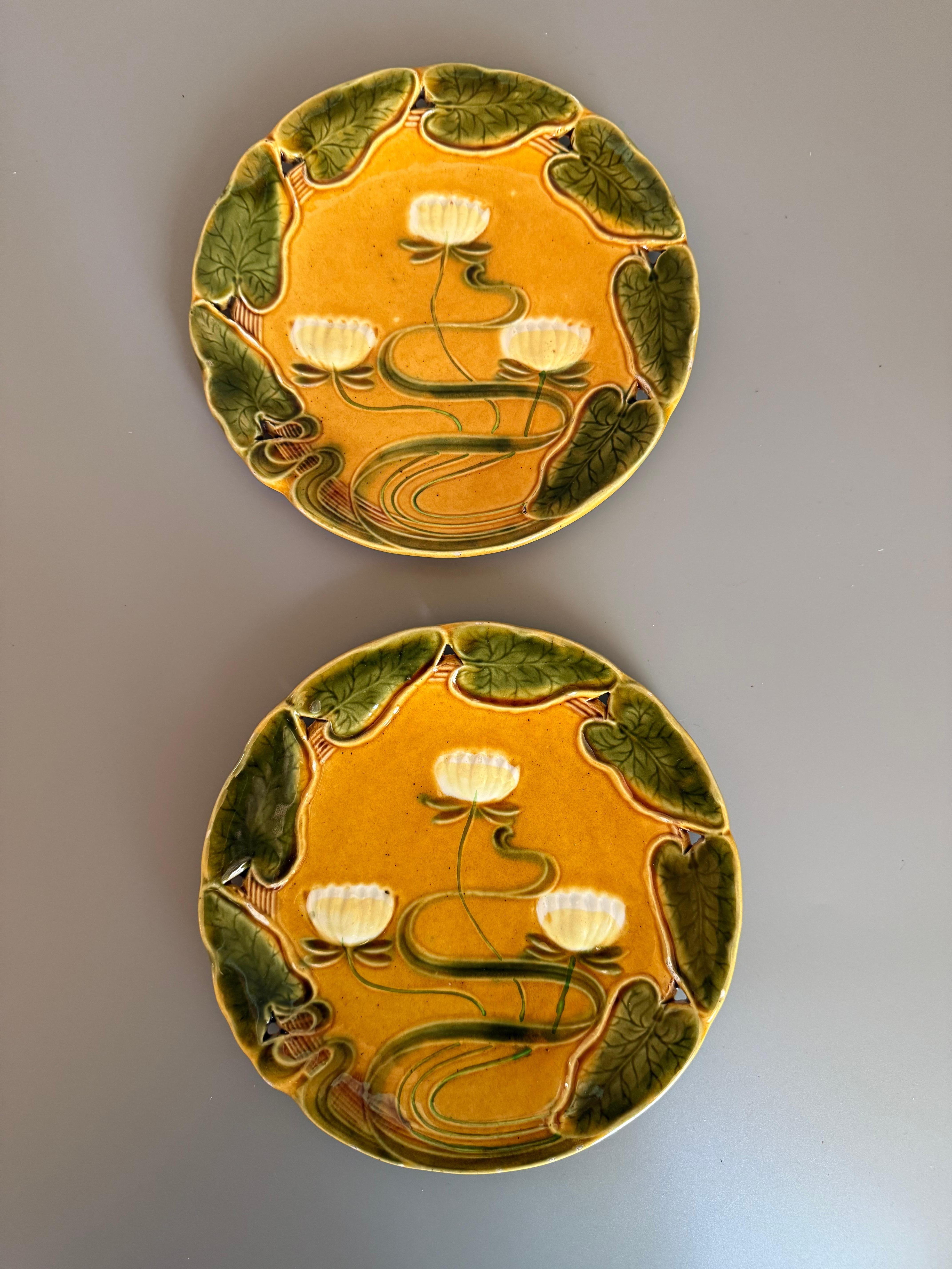 Fin du XIXe siècle Art Nouveau Majolique Nénuphar Deux Assiettes Villeroy & Boch 1890 en vente
