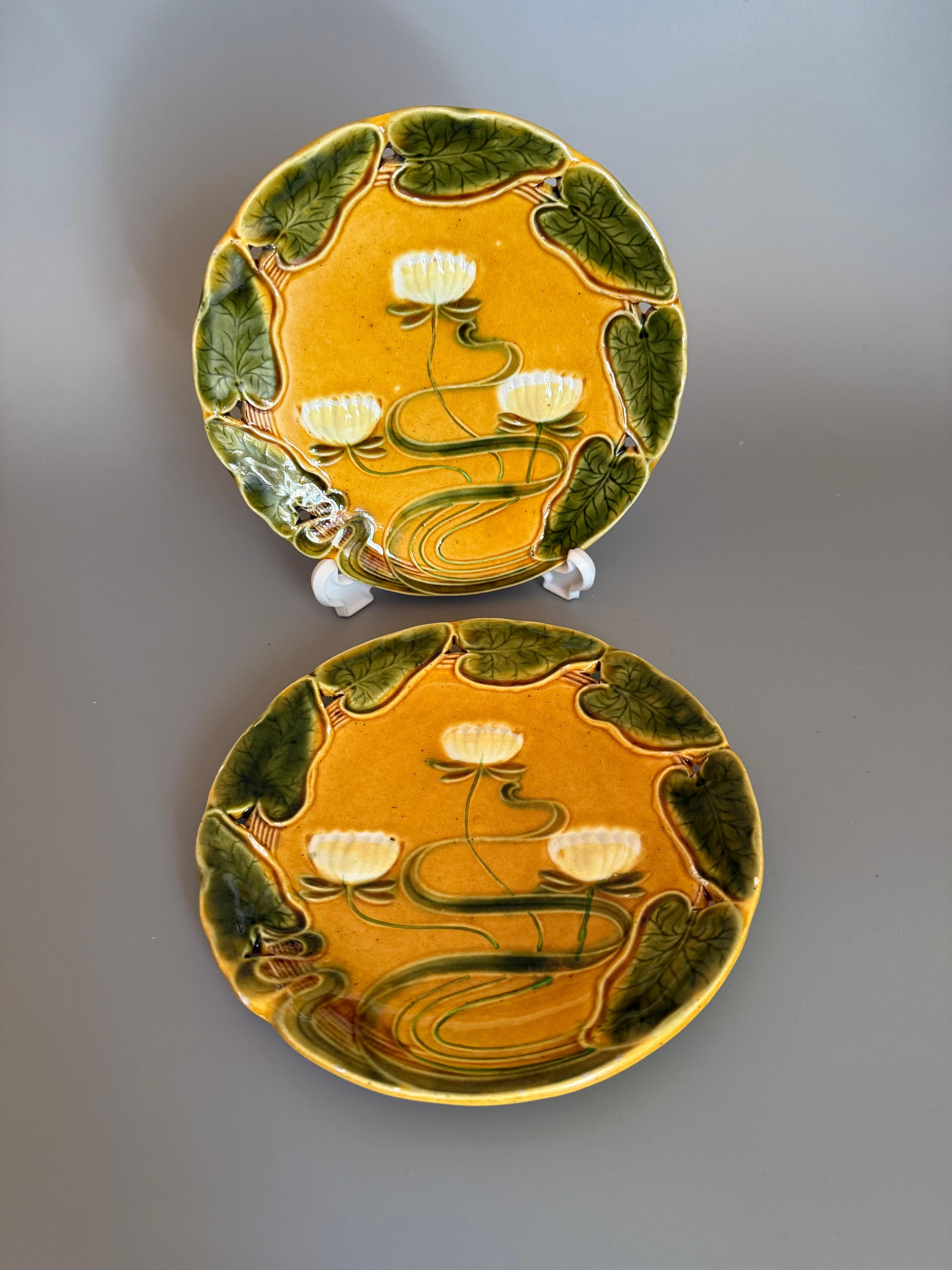 Céramique Art Nouveau Majolique Nénuphar Deux Assiettes Villeroy & Boch 1890 en vente