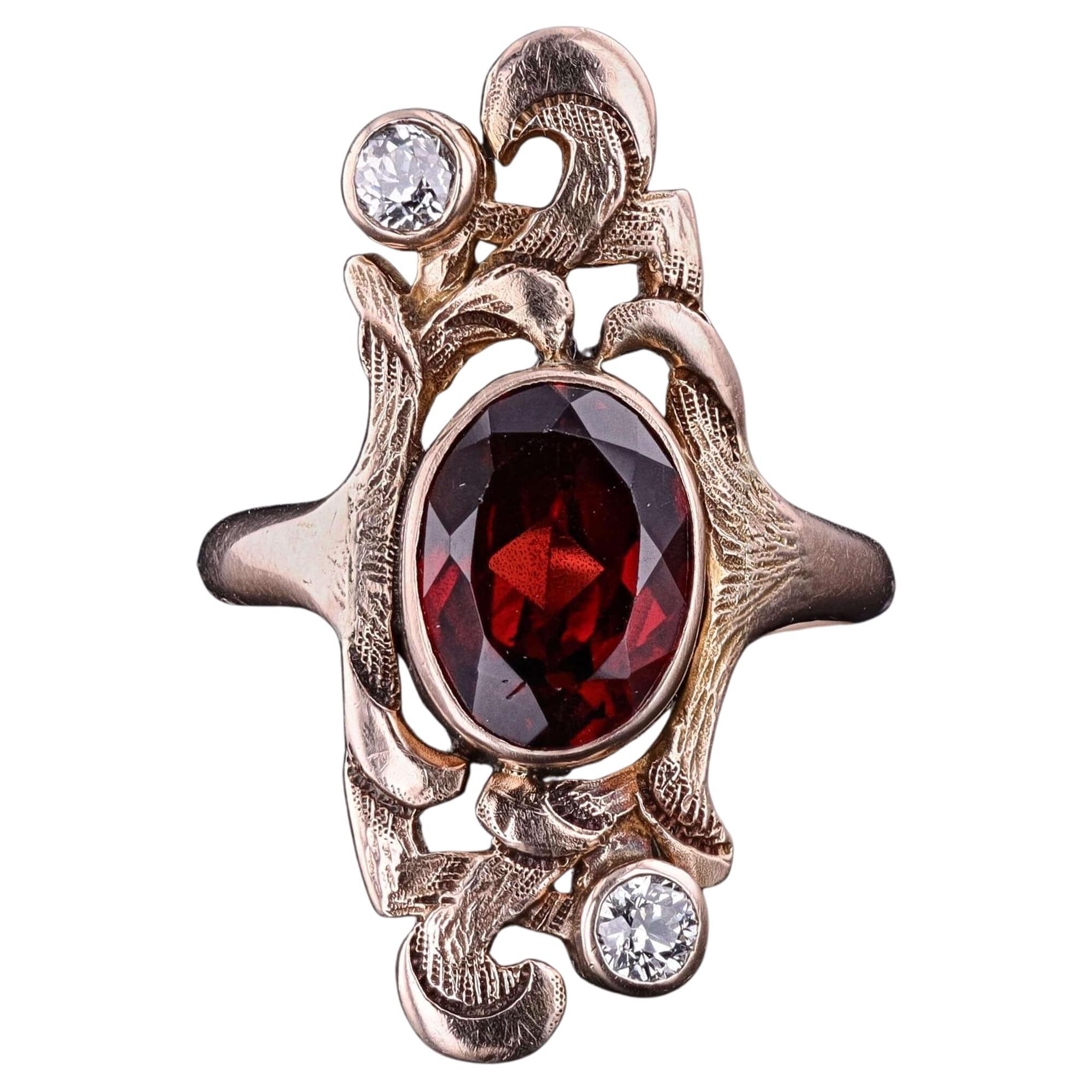 Art Nouveau Malaia Garnet and Diamond Ring of 10k Gold For Sale