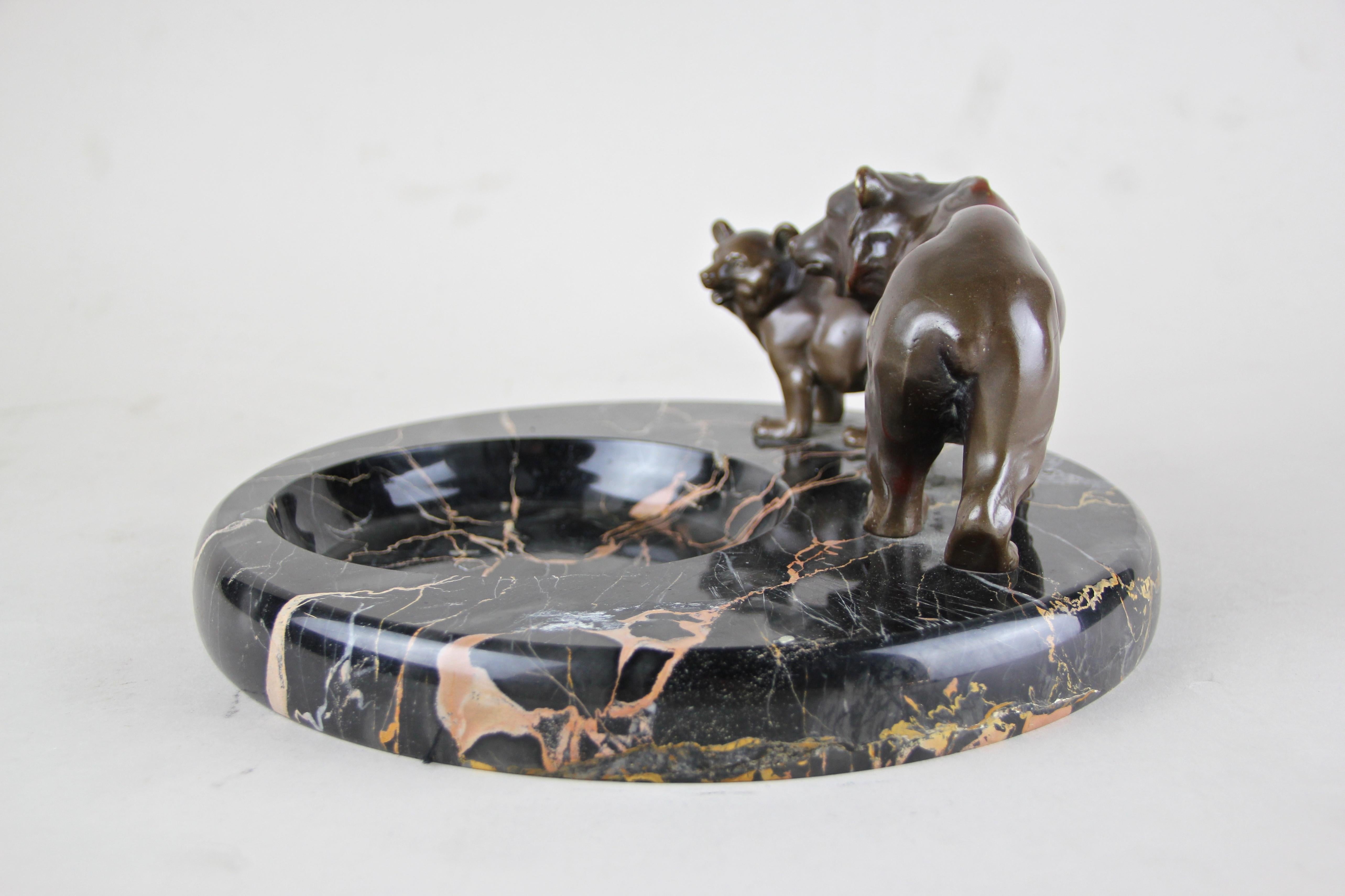 Art Nouveau Marble Bowl/ Ashtray with Bronze Bears, France, circa 1910 In Good Condition In Lichtenberg, AT