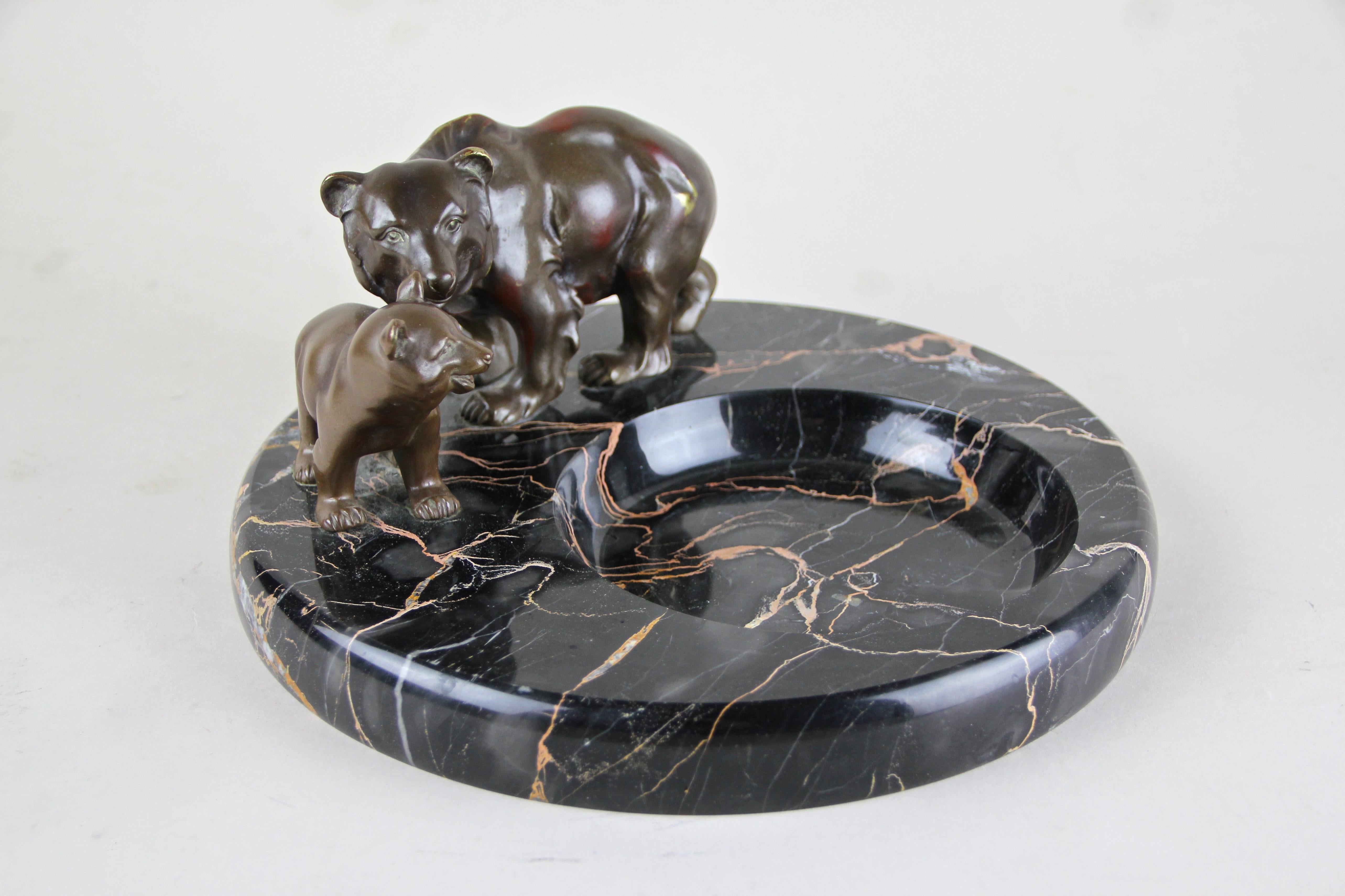 Art Nouveau Marble Bowl/ Ashtray with Bronze Bears, France, circa 1910 1