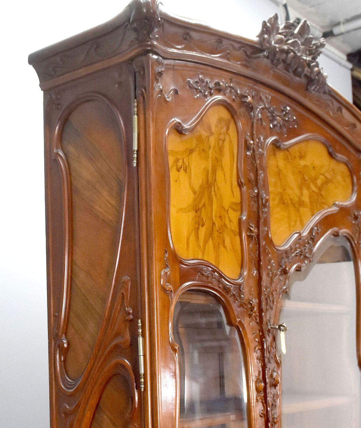 French Art Nouveau Marquetry Inlaid Showcase, circa 1900 For Sale