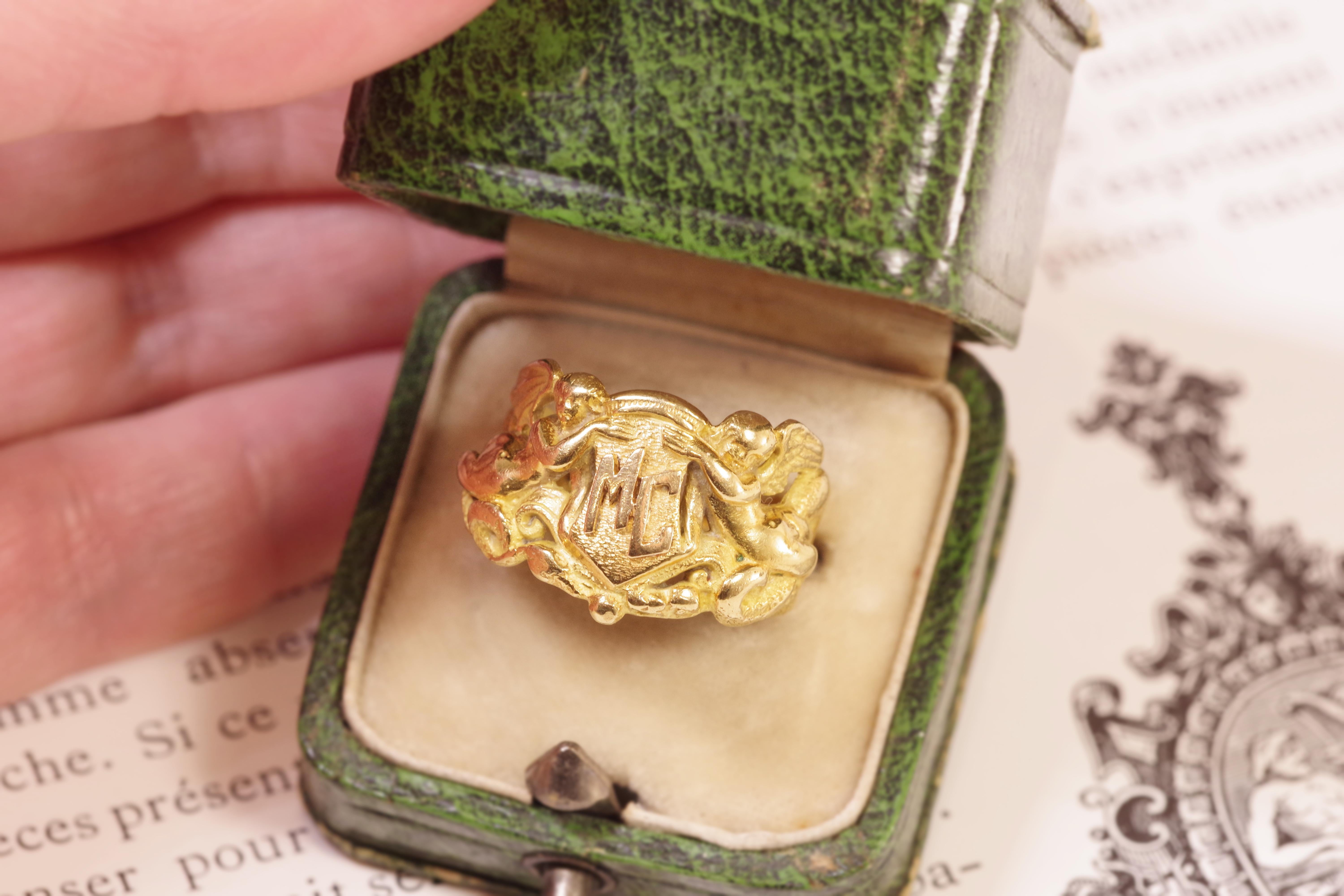 Art Nouveau MC signet ring in 18k gold For Sale 6