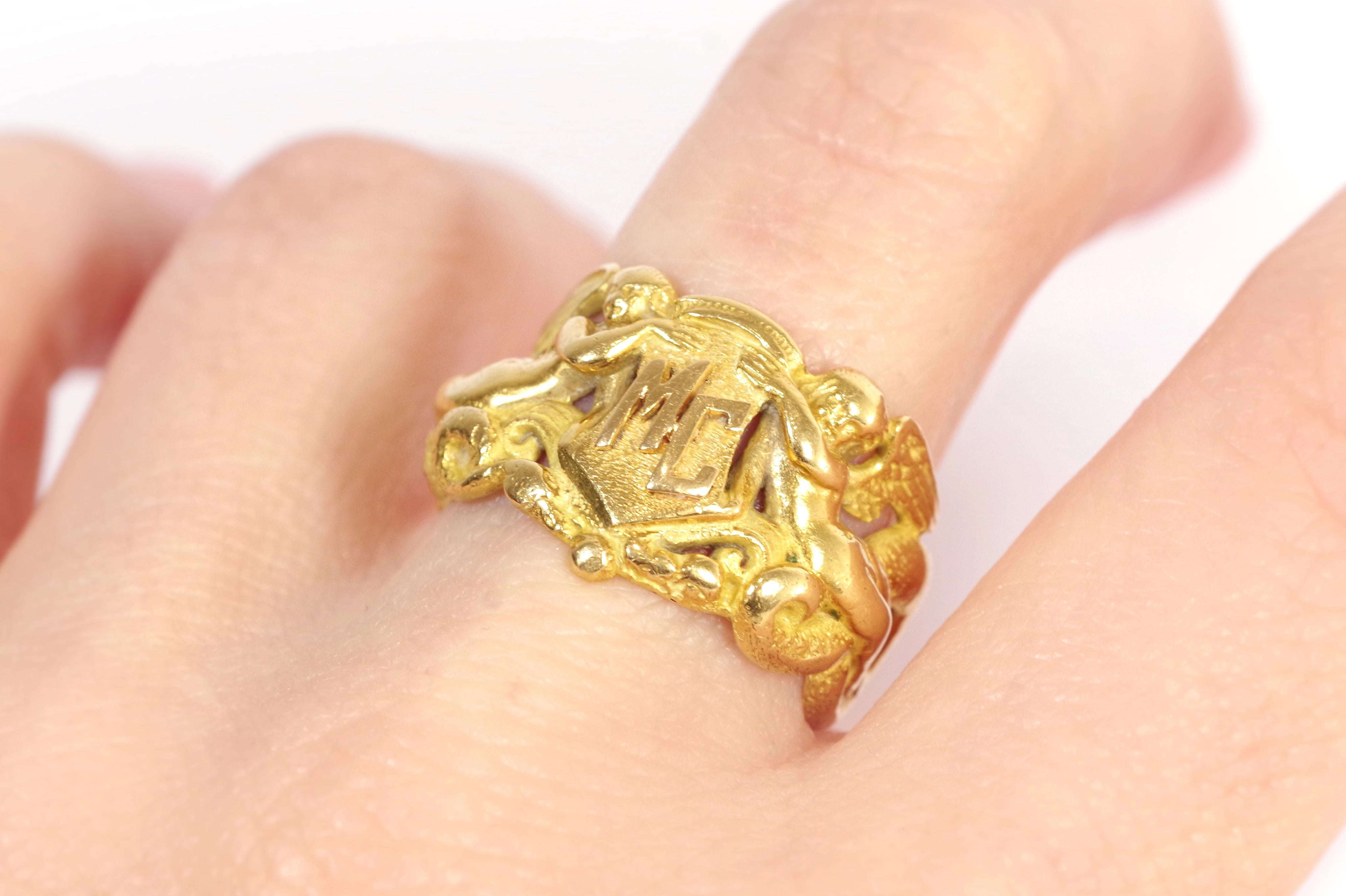 Art Nouveau MC signet ring in 18k gold For Sale 2