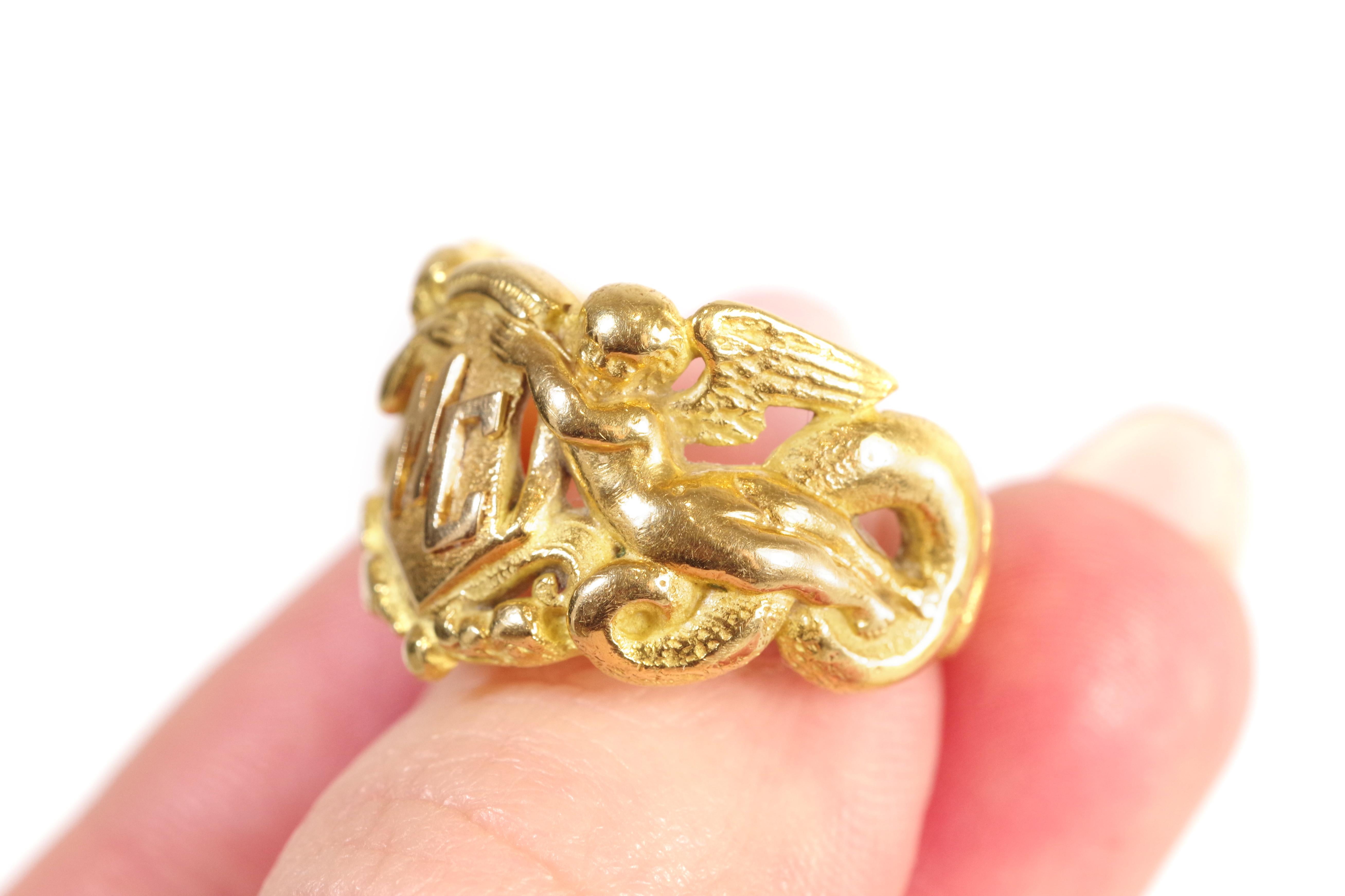 Art Nouveau MC signet ring in 18k gold For Sale 3