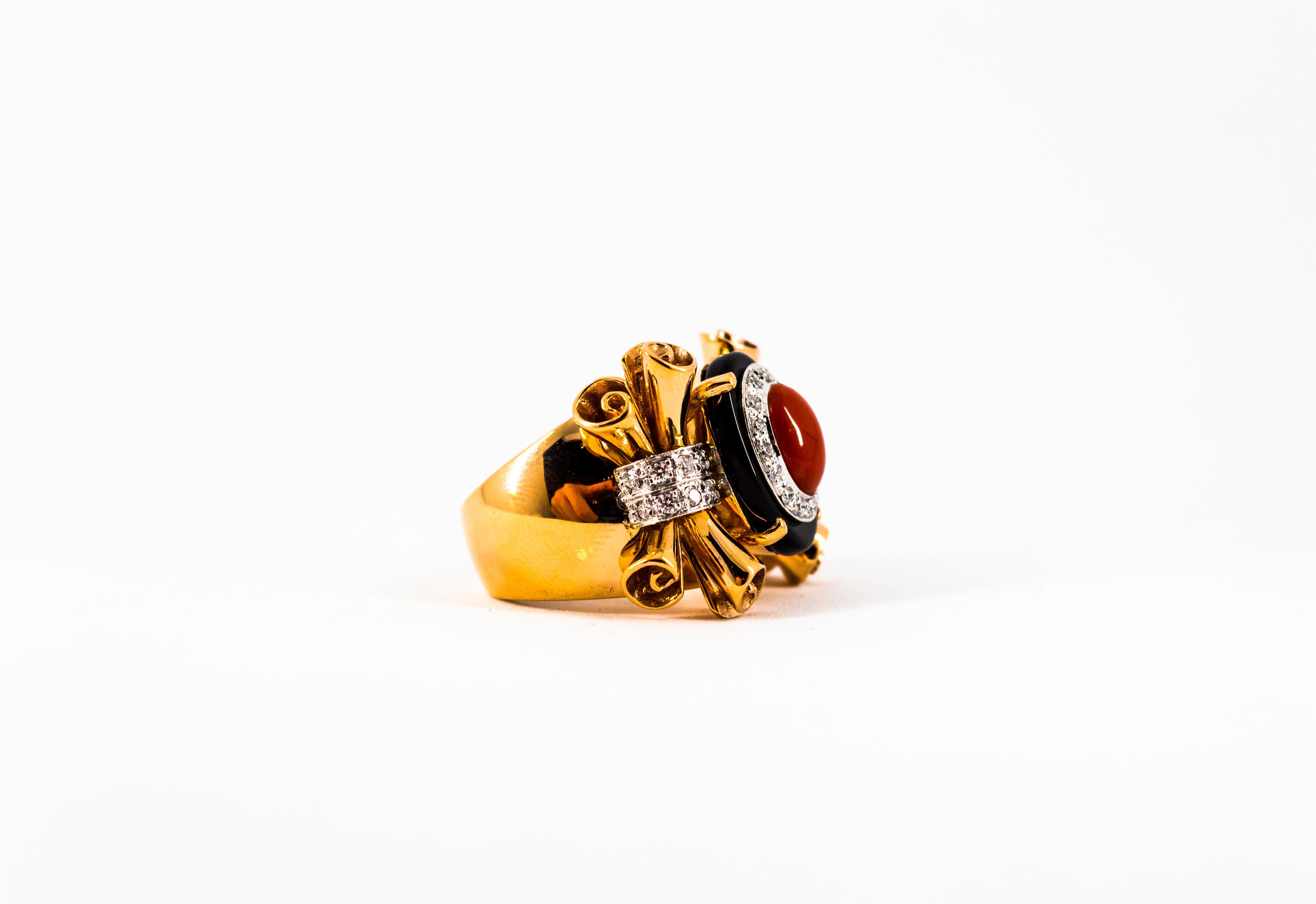 Bague cocktail Art Nouveau en or jaune avec corail rouge méditerranéen, diamants blancs et onyx en vente 9
