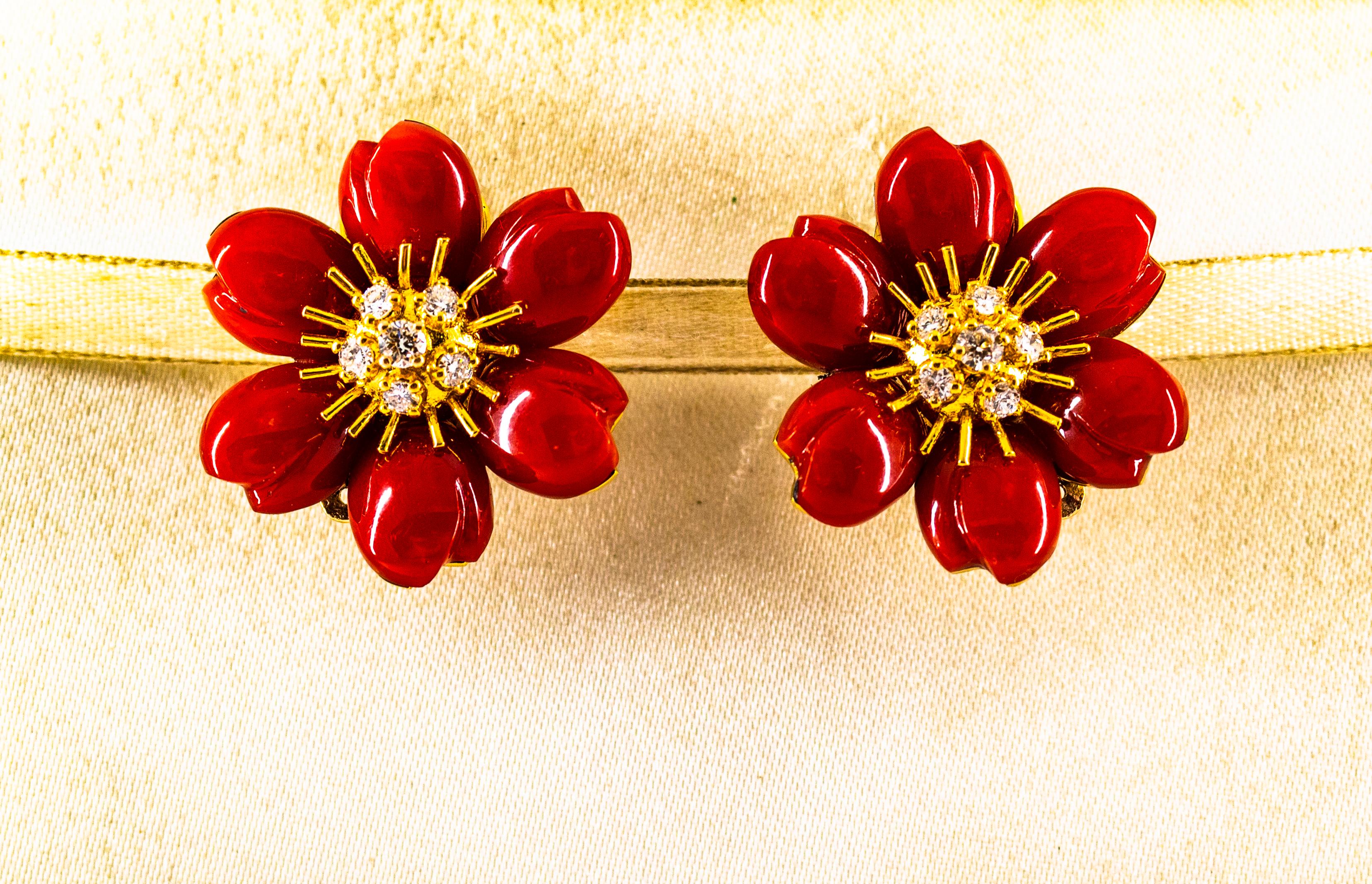 Jugendstil Ohrringe „Flowers“ aus Gelbgold mit mediterraner roter Koralle und weißen Diamanten (Art nouveau) im Angebot
