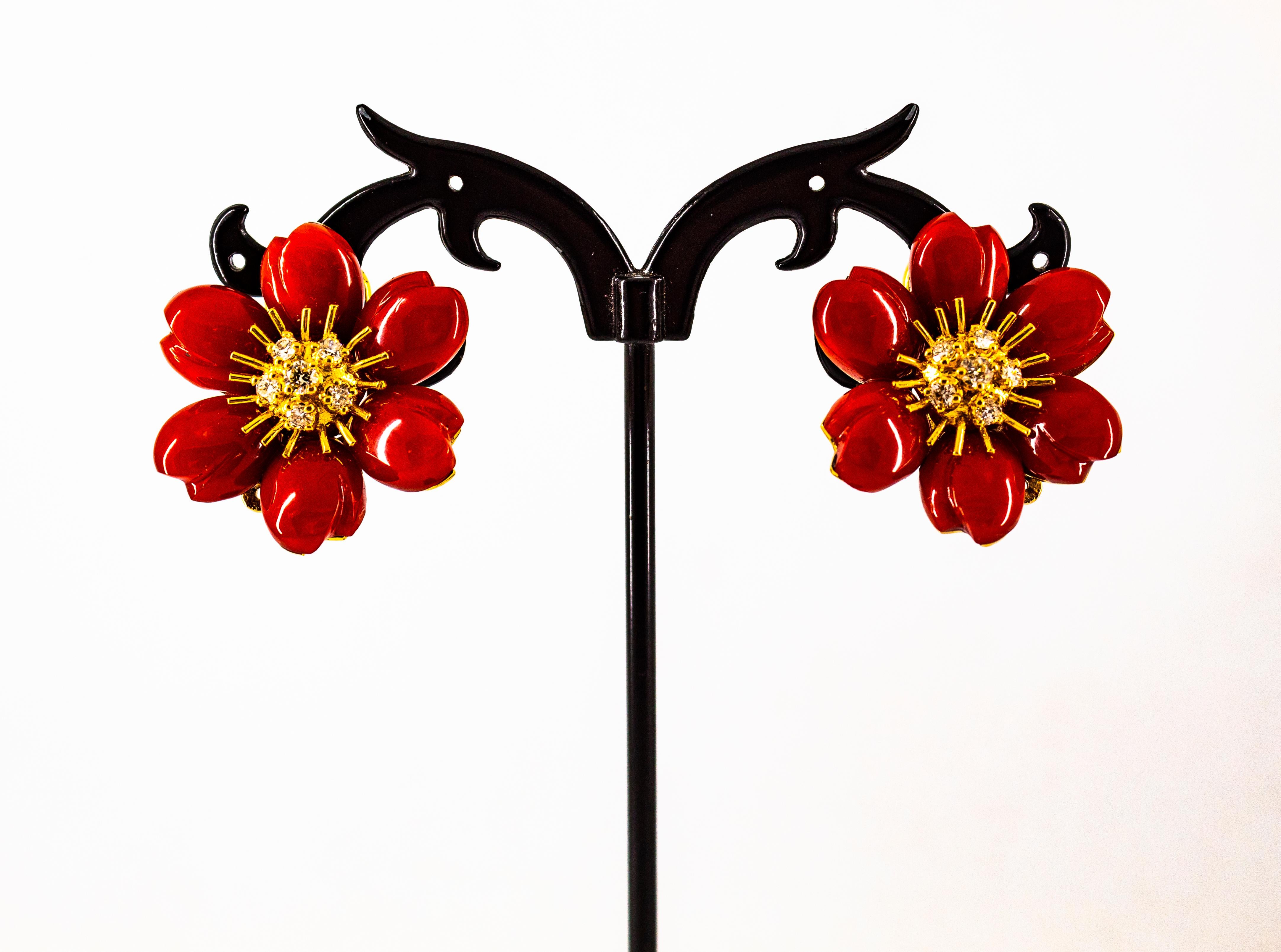 Jugendstil Ohrringe „Flowers“ aus Gelbgold mit mediterraner roter Koralle und weißen Diamanten im Angebot 1