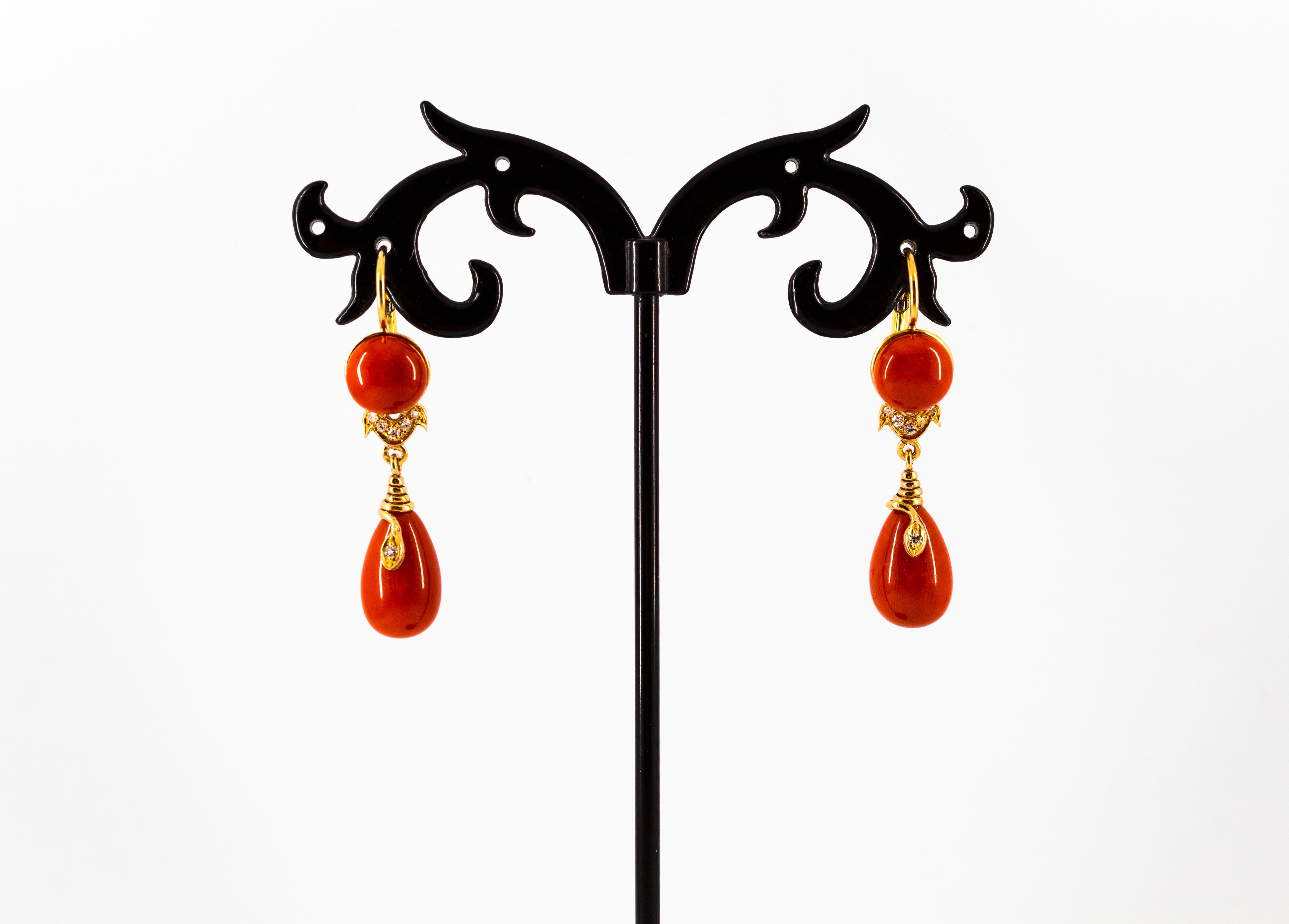Jugendstil-Ohrringe „Schlangen“ aus Gelbgold mit mediterraner roter Koralle und weißen Diamanten (Brillantschliff) im Angebot