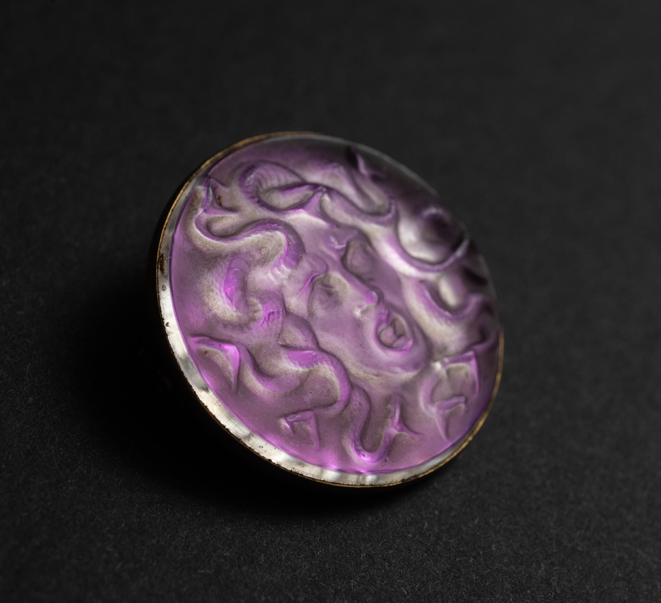 Art Nouveau Medusa Brooch by René Lalique - Glass & Brass In Good Condition For Sale In Chicago, US