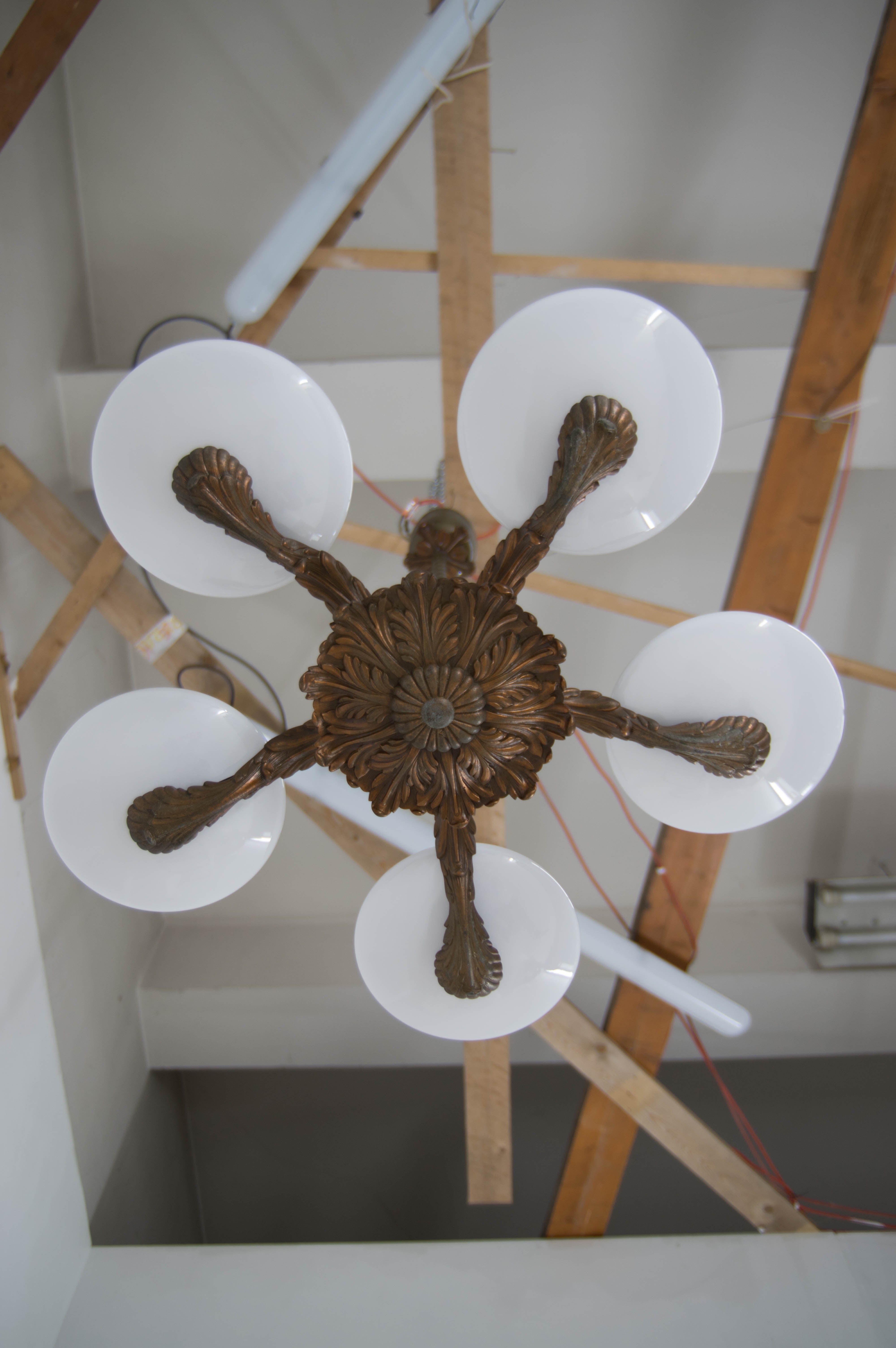 Art Nouveau style metal and glass chandelier.
Blown opaline glass white shades in perfect condition.
Age patina on metal parts
Rewired: 5x60W, E25-E27 bulbs.
US wiring compatible.