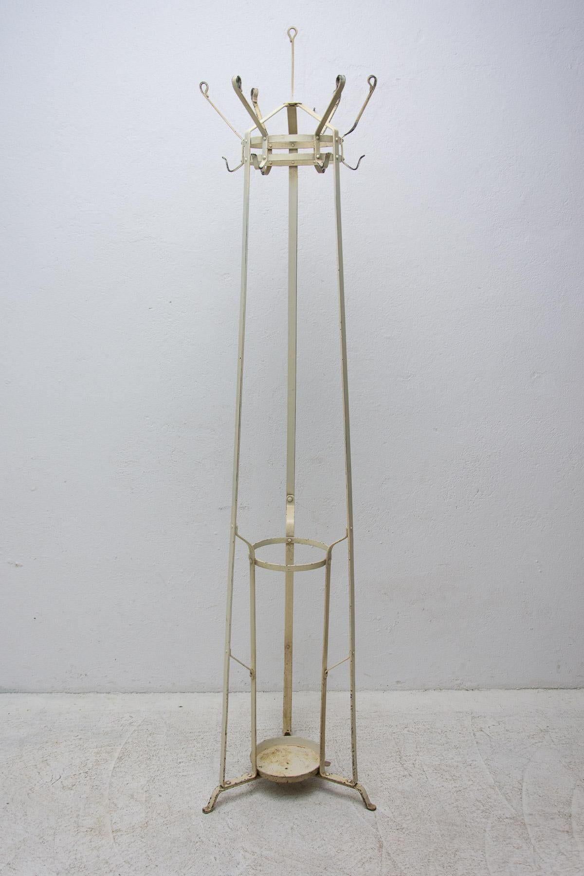 This metal coat rack model is a beautiful example of central European Art Nouveau. It was made in Bohemia in the 1920s. It features an all-metal structure with rounded tips at the ends and umbrella holder. This coat rack is in good Vintage condition