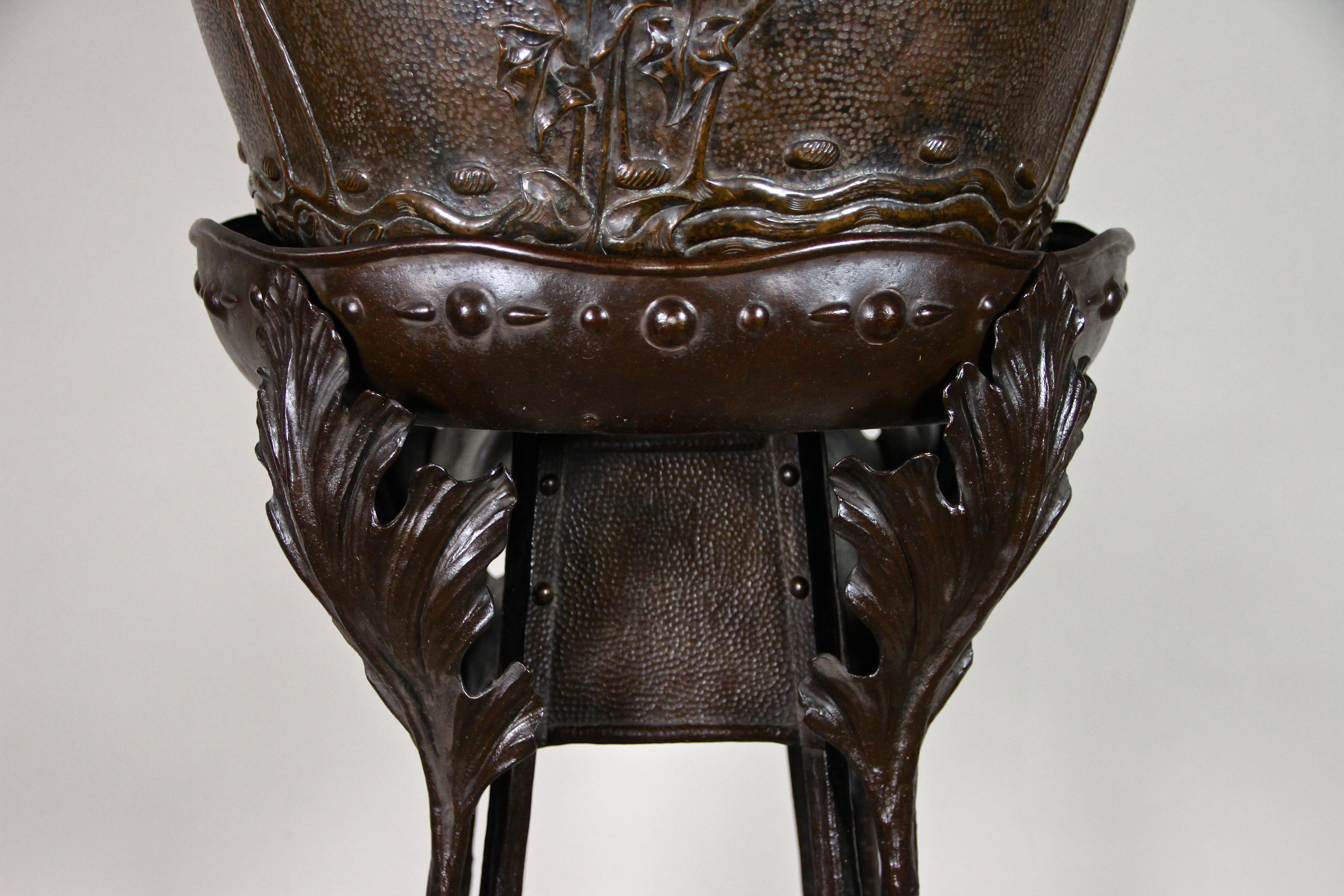 20th Century Art Nouveau Metal Pedestal with Copper Cachepot, France, circa 1900