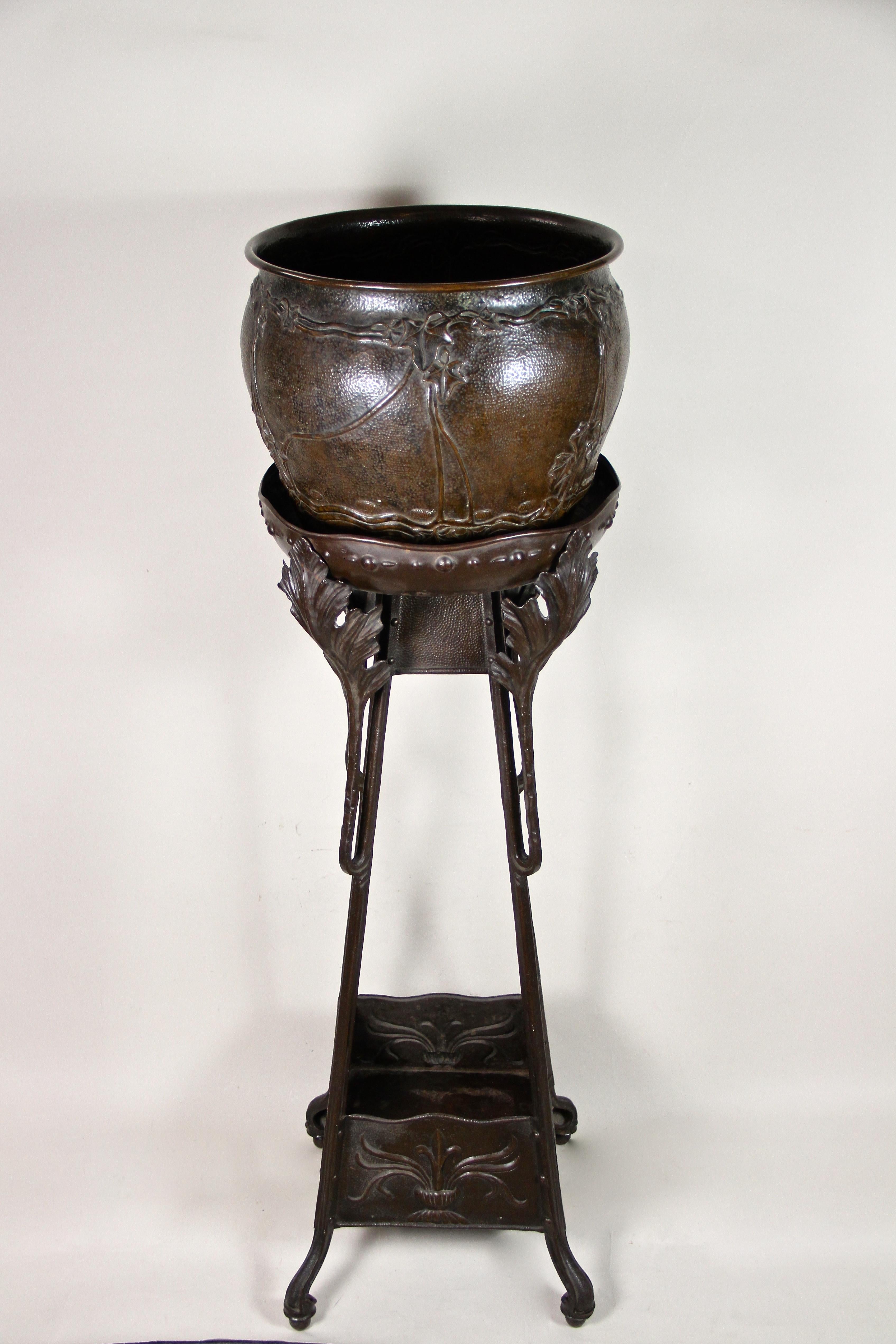 Art Nouveau Metal Pedestal with Copper Cachepot, France, circa 1900 3