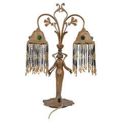 Lampe de table en métal Art Nouveau avec vierge, 2 abat-jour avec bijoux et perles suspendues